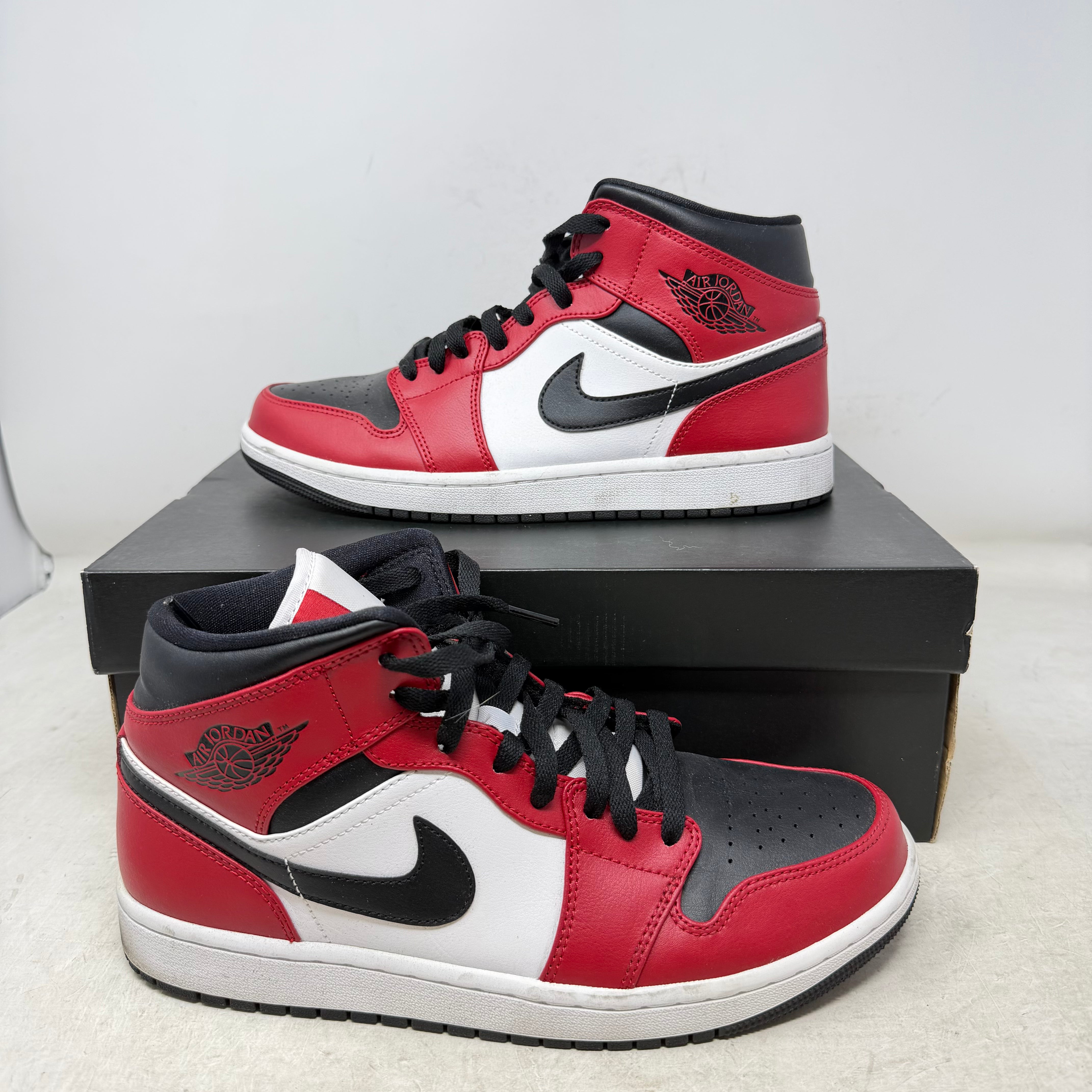 Jordan 1 Mid Chicago Toe
