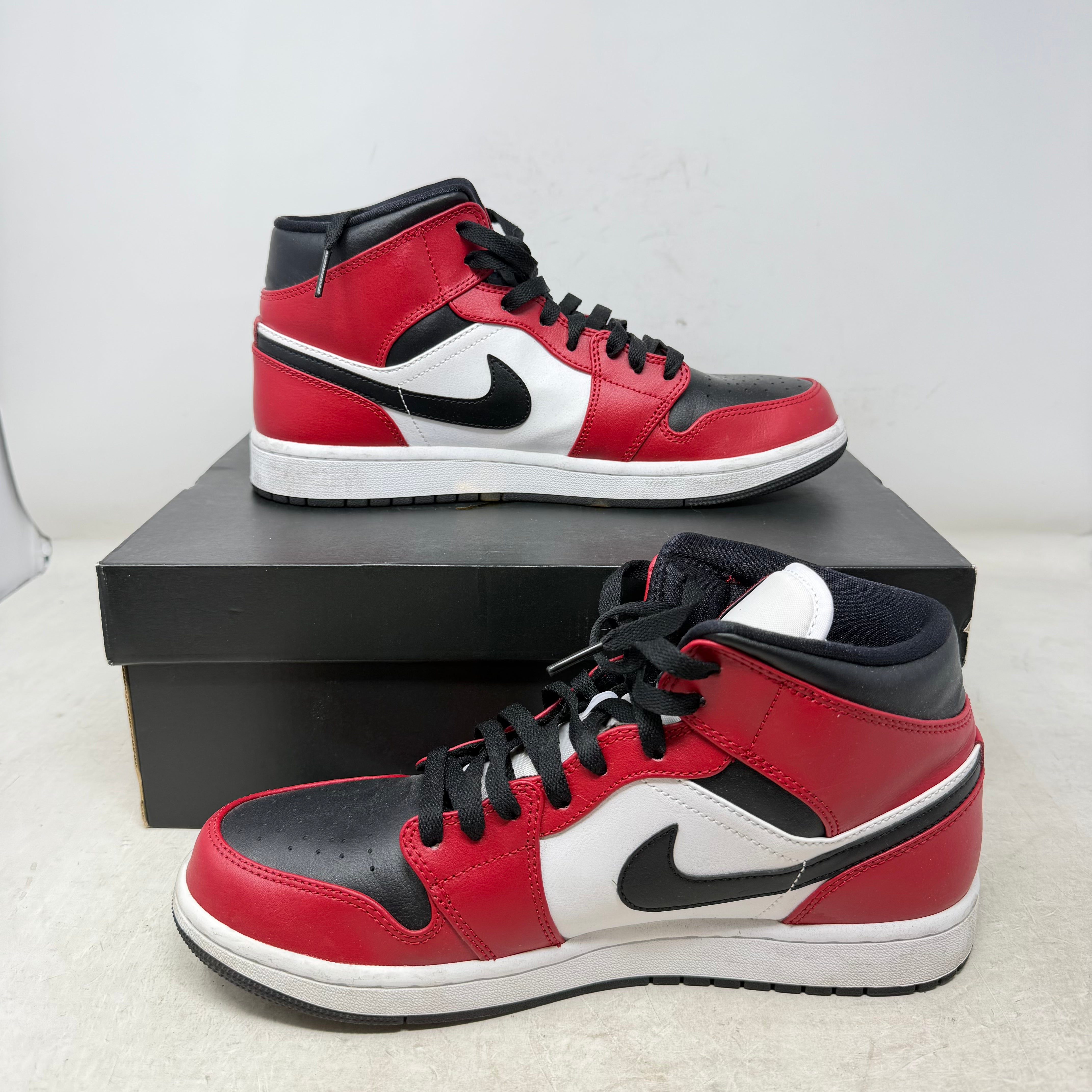 Jordan 1 Mid Chicago Toe
