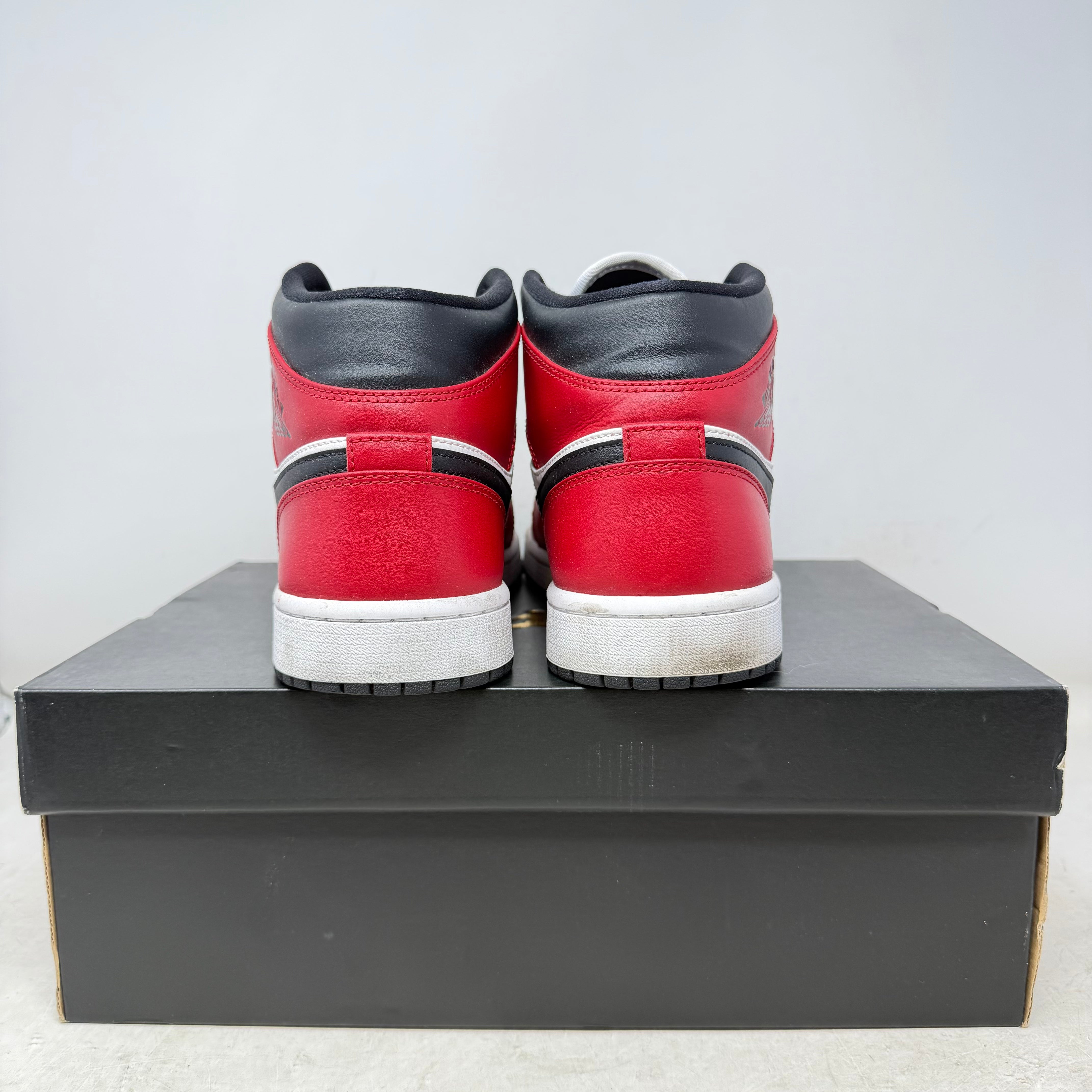 Jordan 1 Mid Chicago Toe