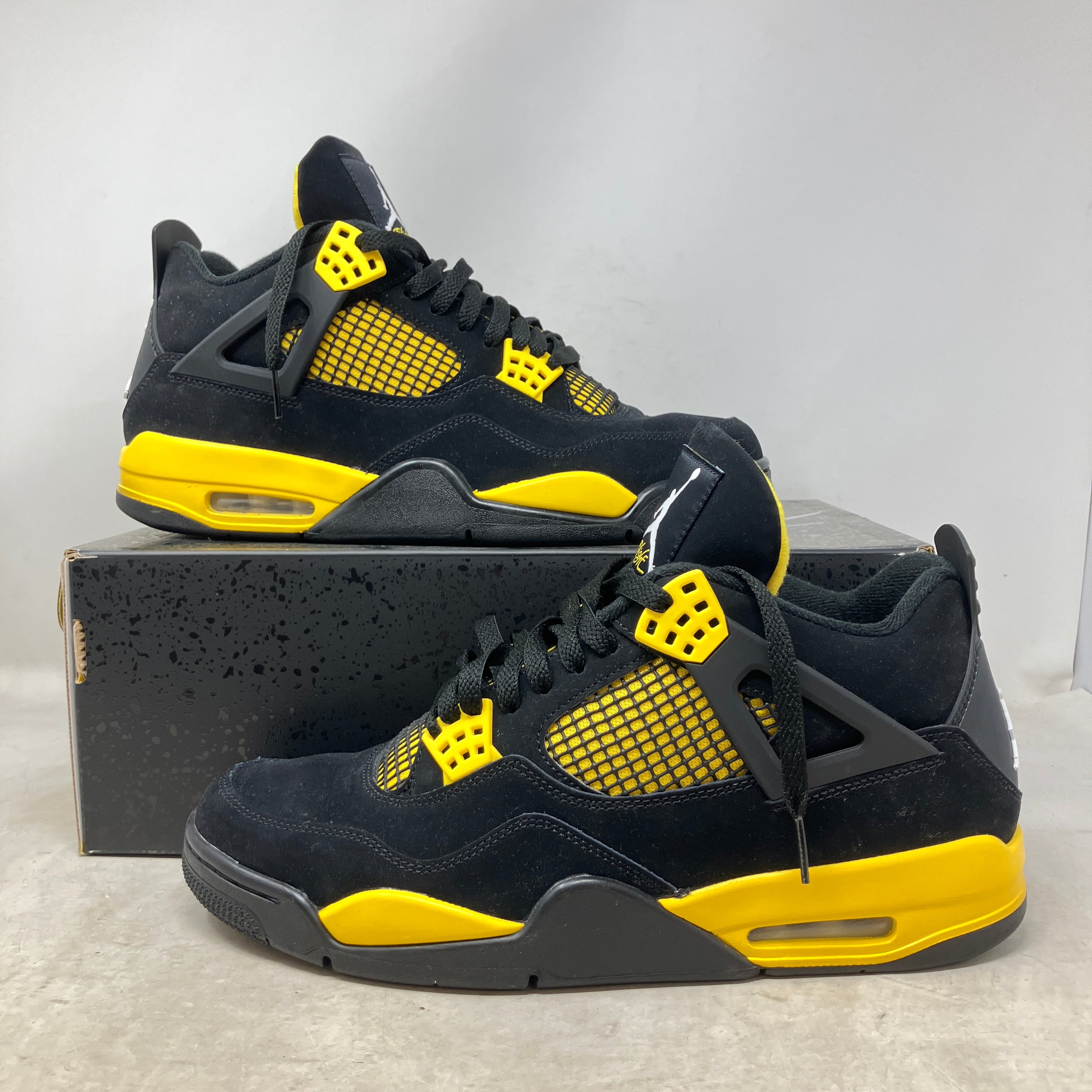 Jordan 4 Retro Thunder (2023)