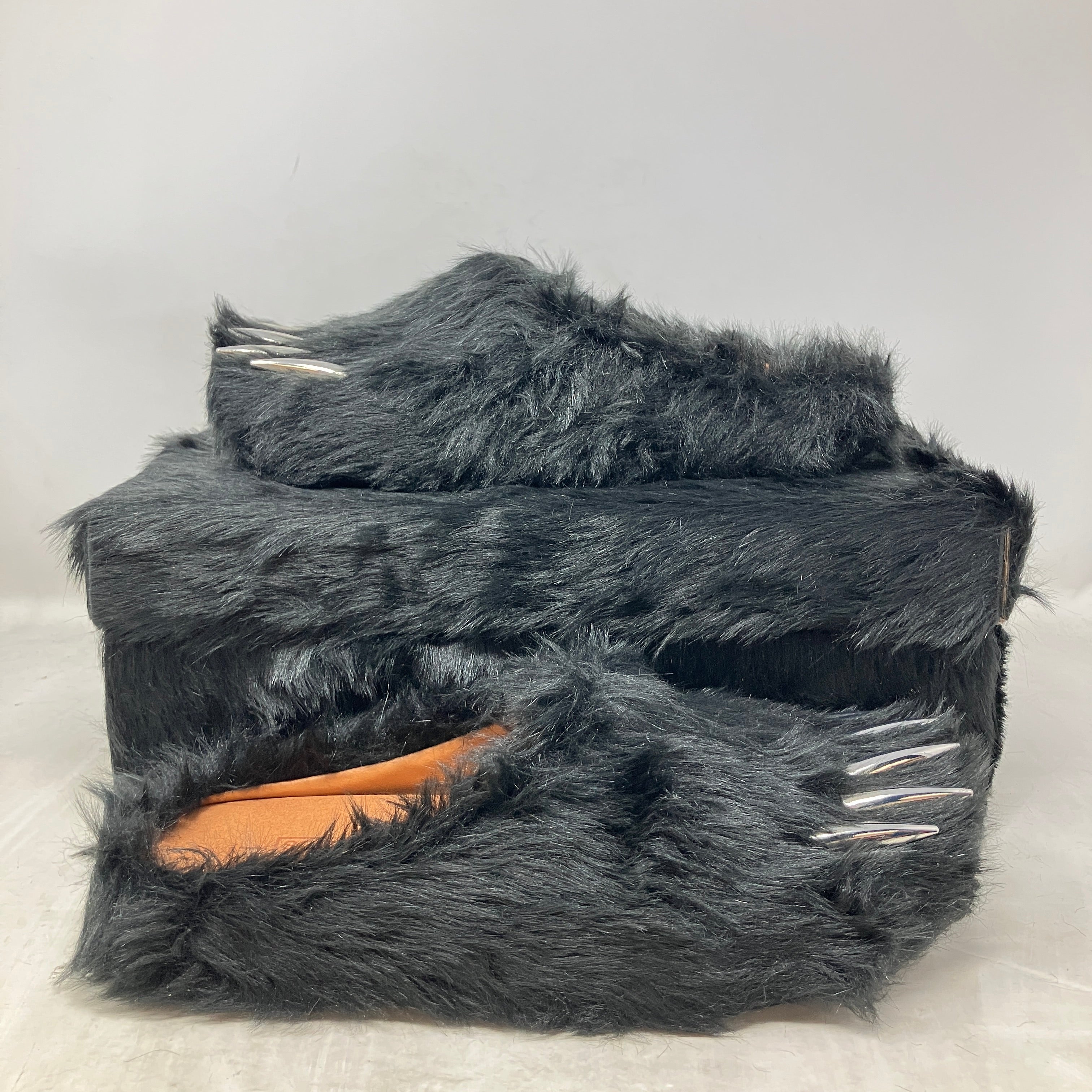 Bravest Studios Bear Claw Mule Black – Hidden Realm