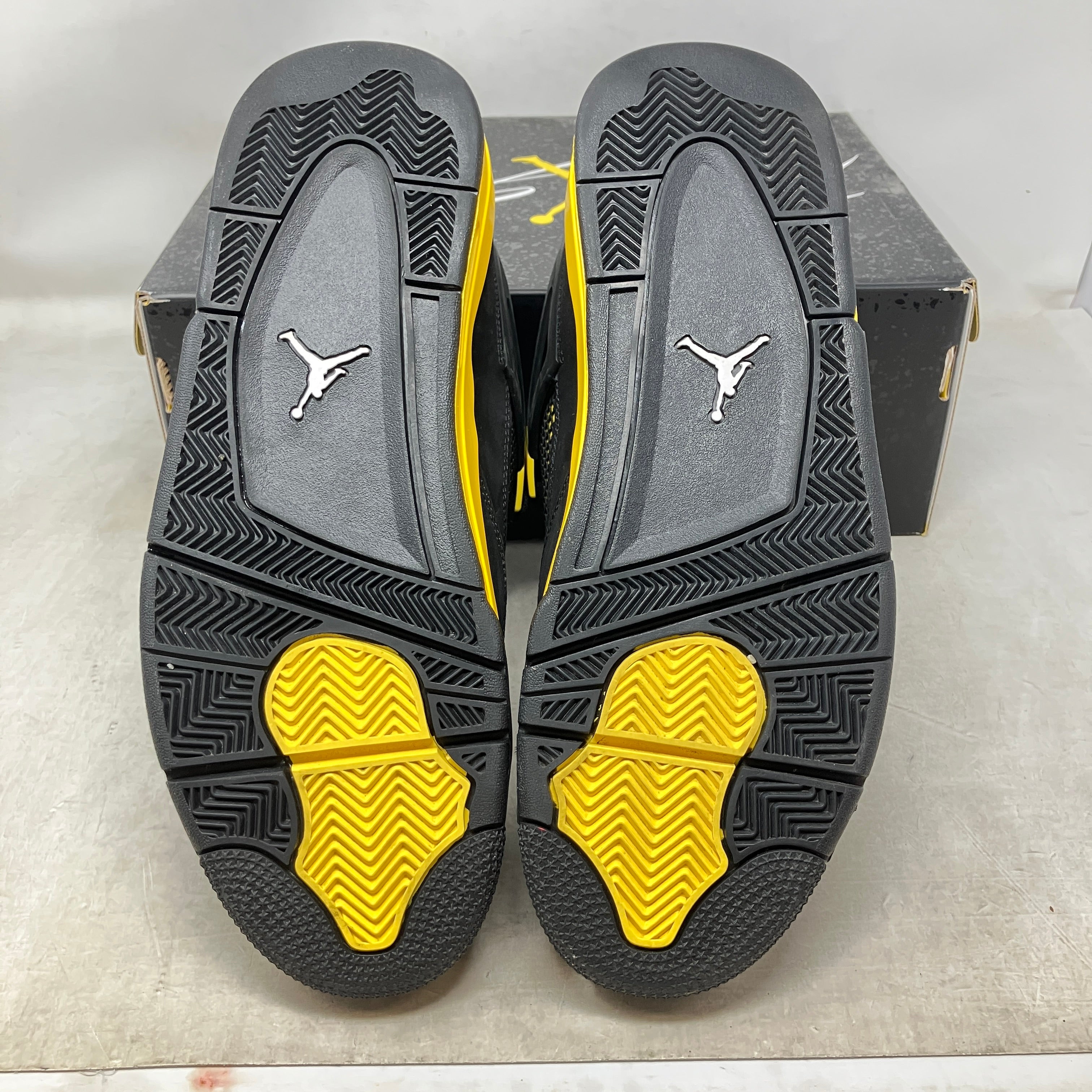 Jordan 4 Retro Thunder (2023)