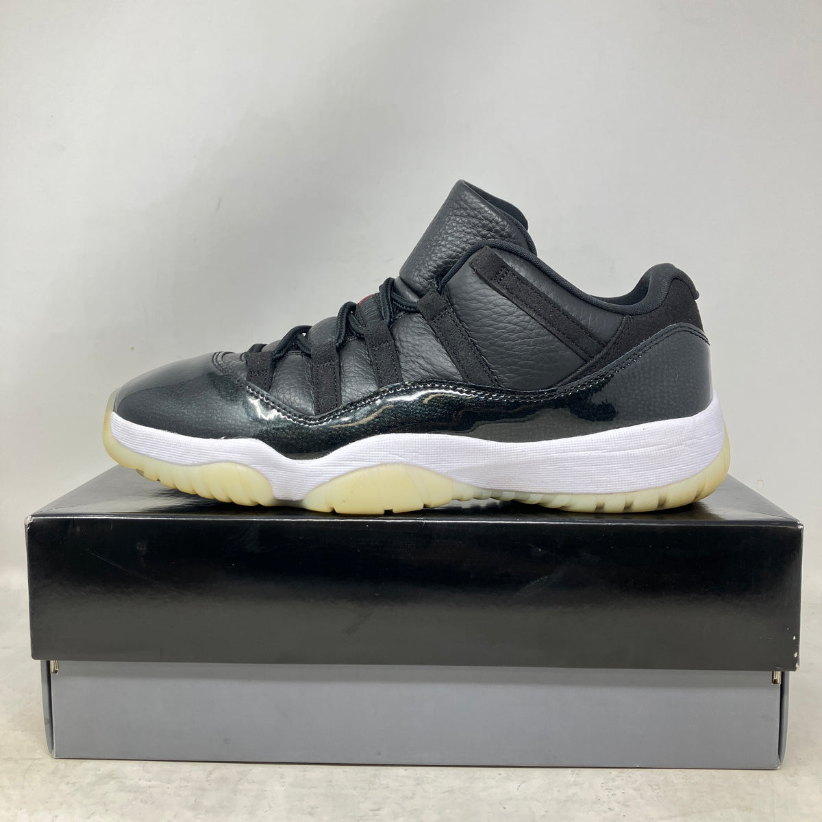 Jordan 11 Retro Low 72-10
