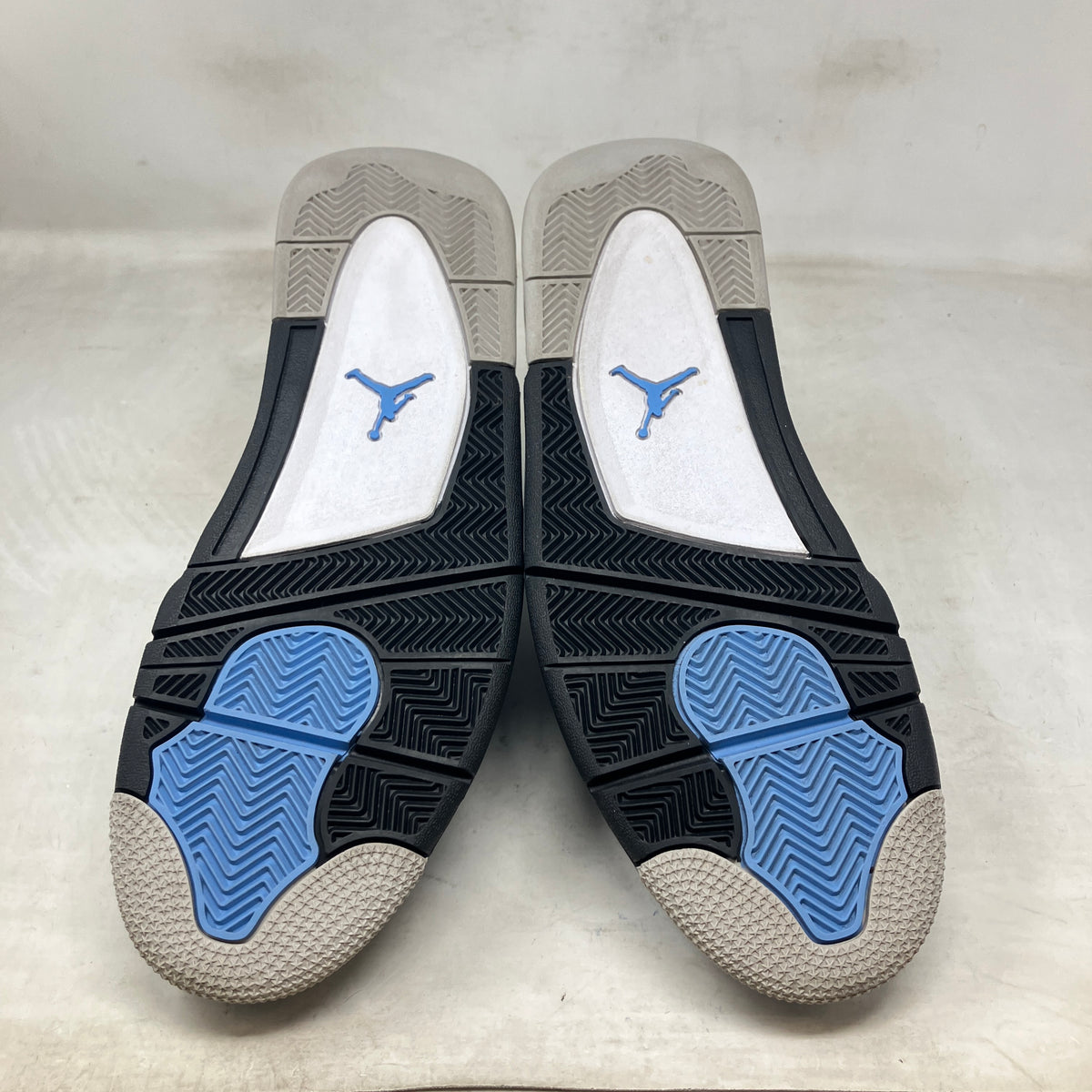 Jordan 4 Retro University Blue