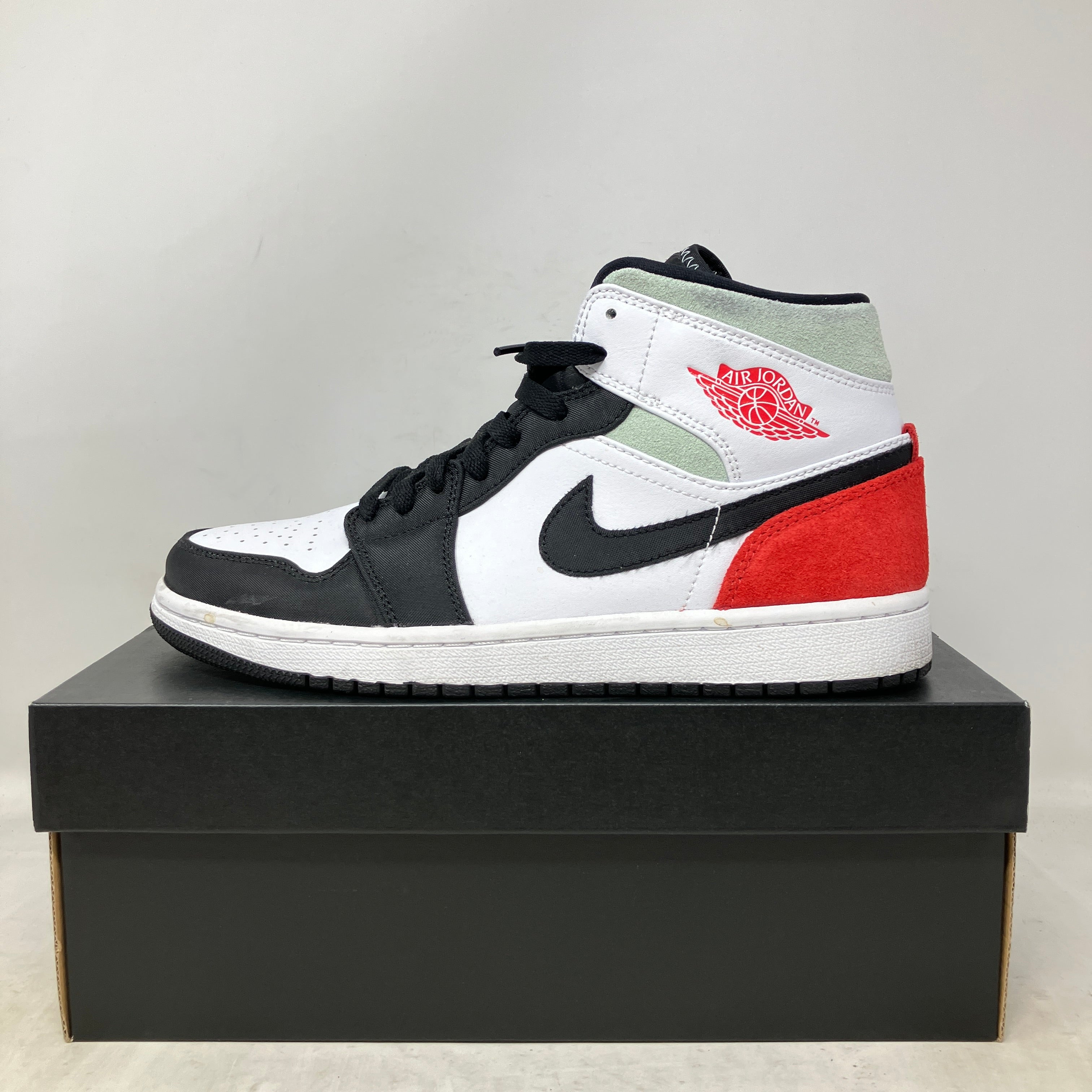 Jordan 1 Mid SE Red Black Toe