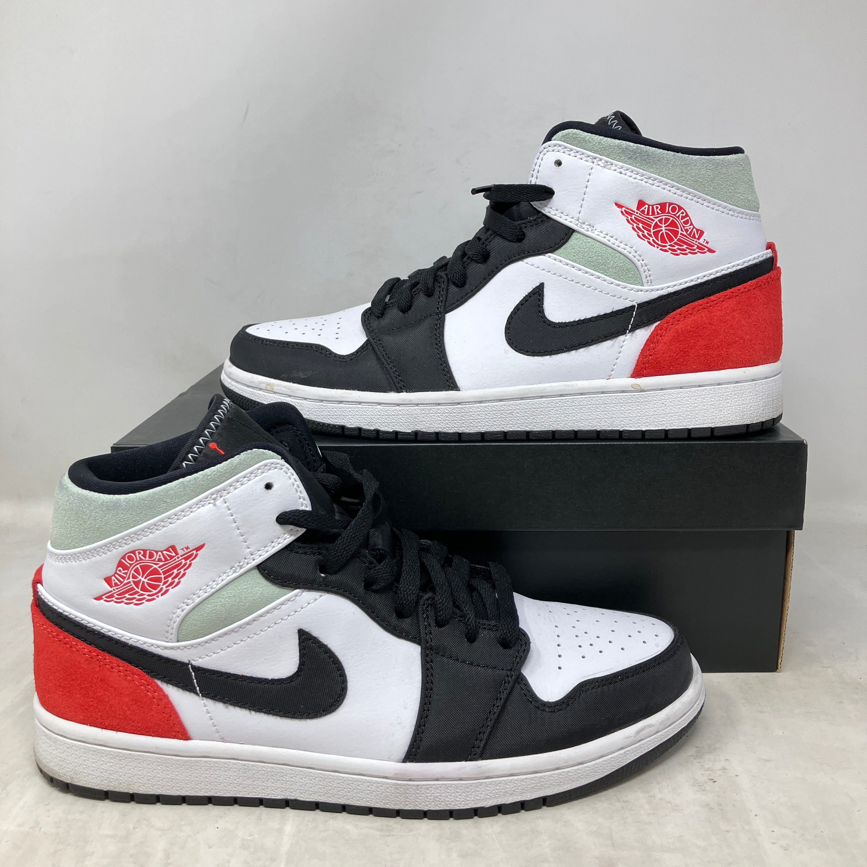 Jordan 1 Mid SE Red Black Toe
