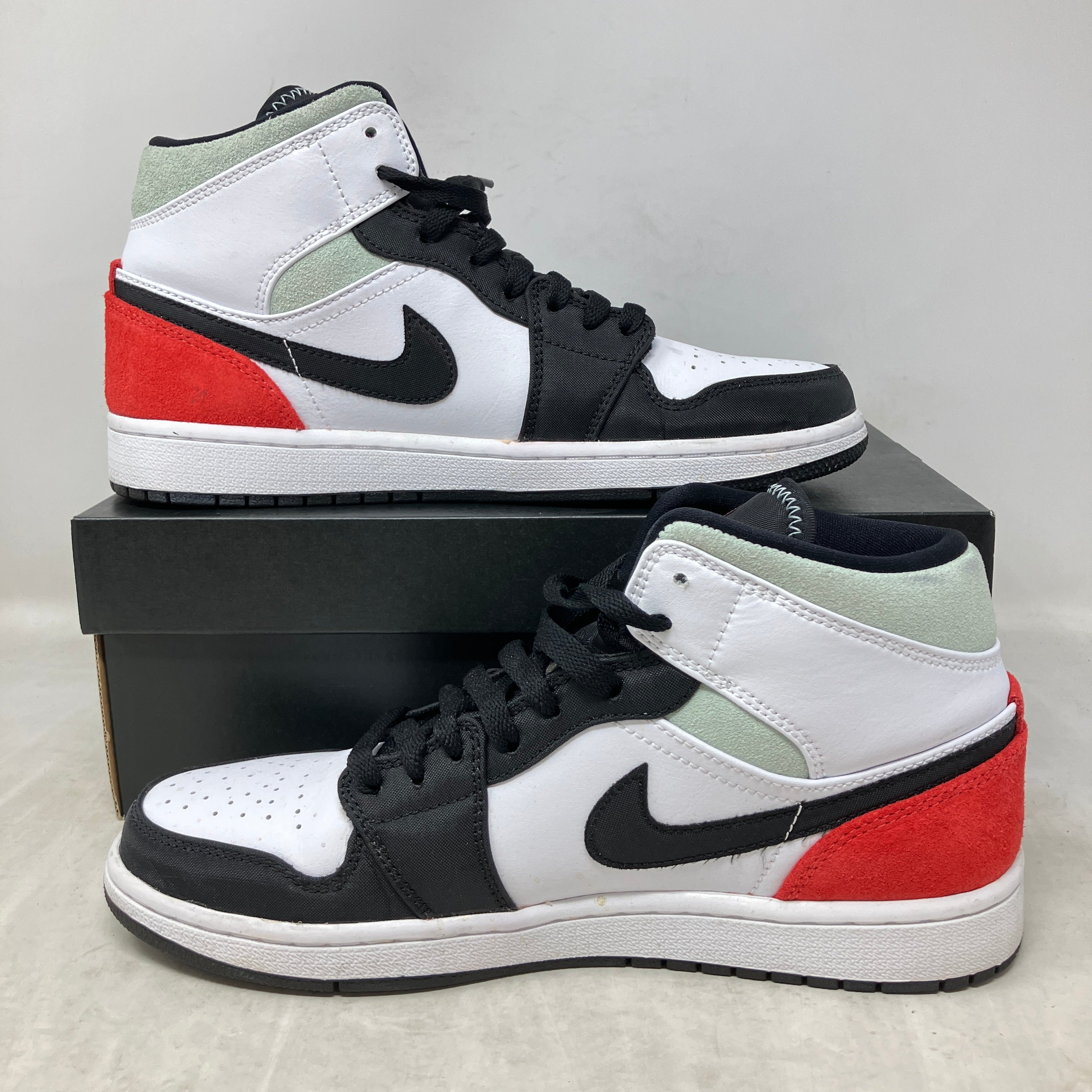 Jordan 1 Mid SE Red Black Toe