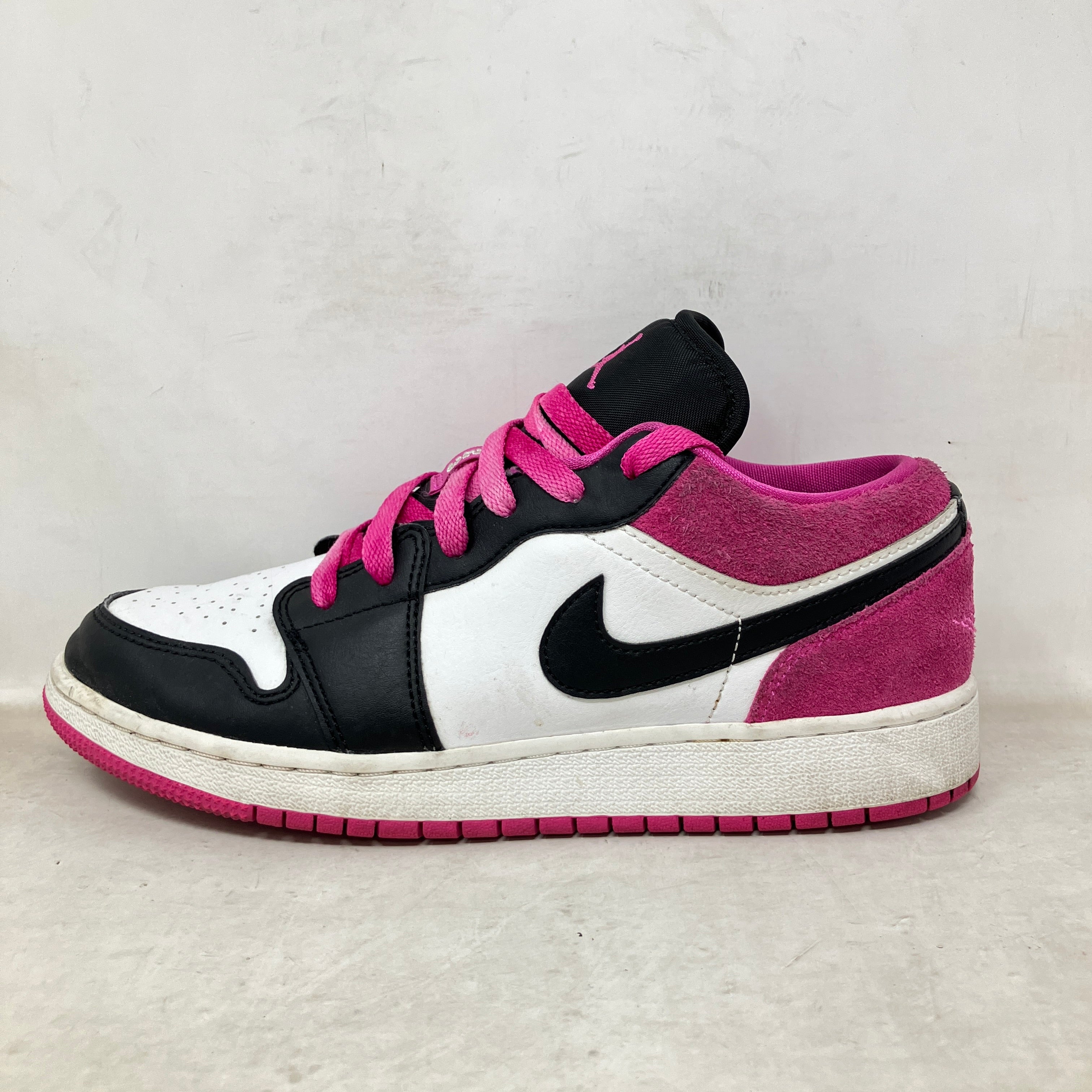 Jordan 1 Low Black Active Fuchsia (GS)