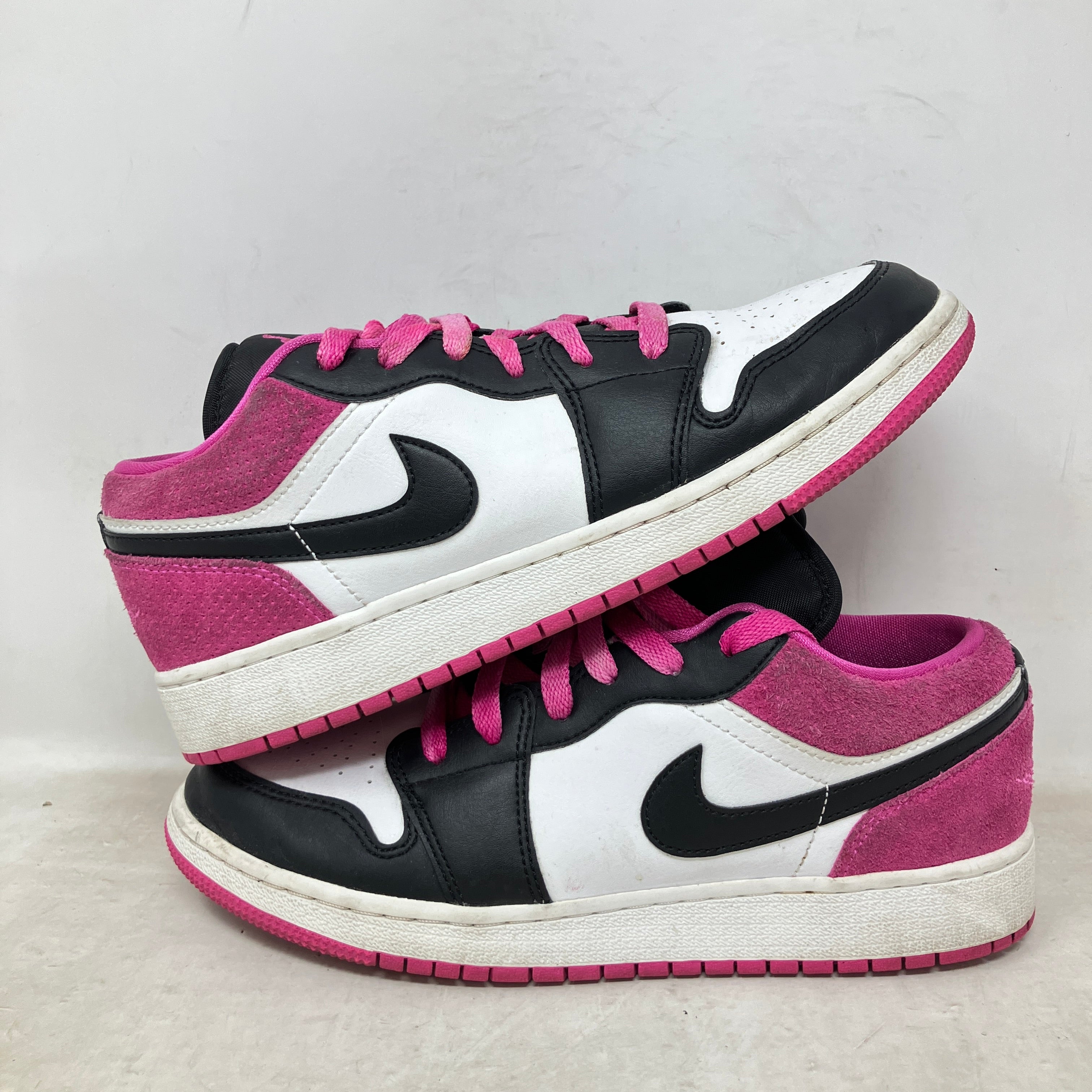 Jordan 1 Low Black Active Fuchsia (GS)