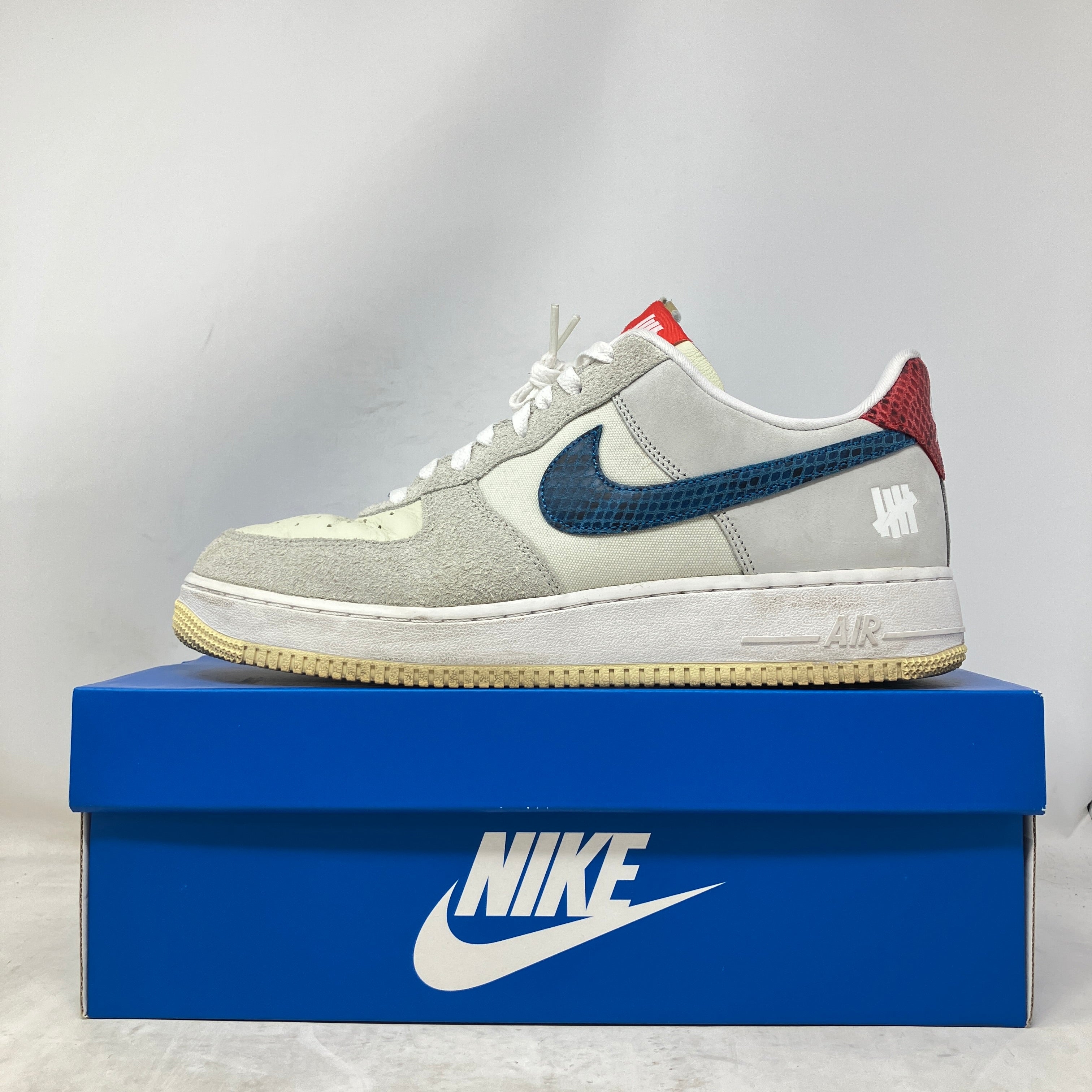 Nike Air Force 1 Low SP Undefeated 5 On It Dunk vs. AF1