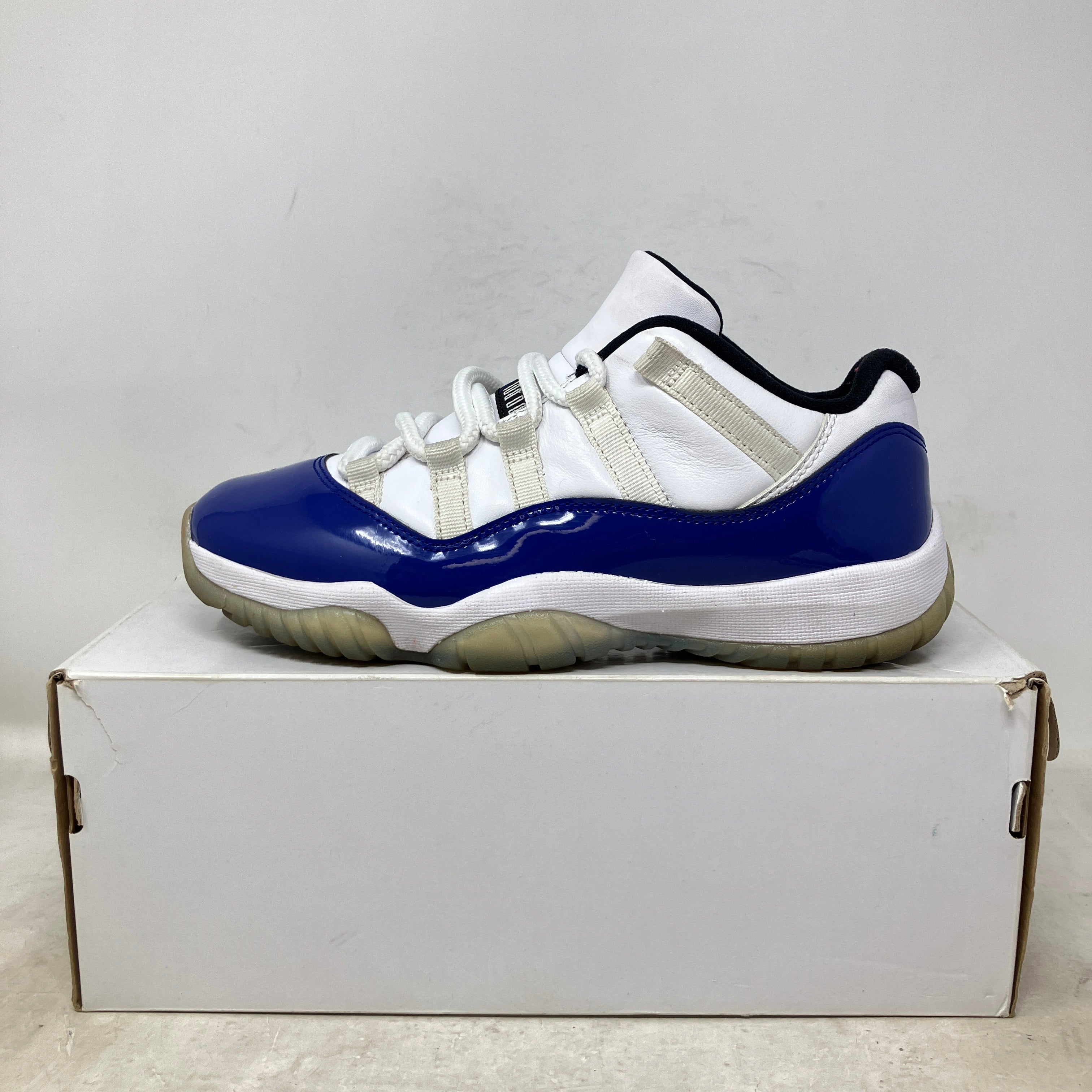 Jordan 11 Retro Low White Concord (Women's)