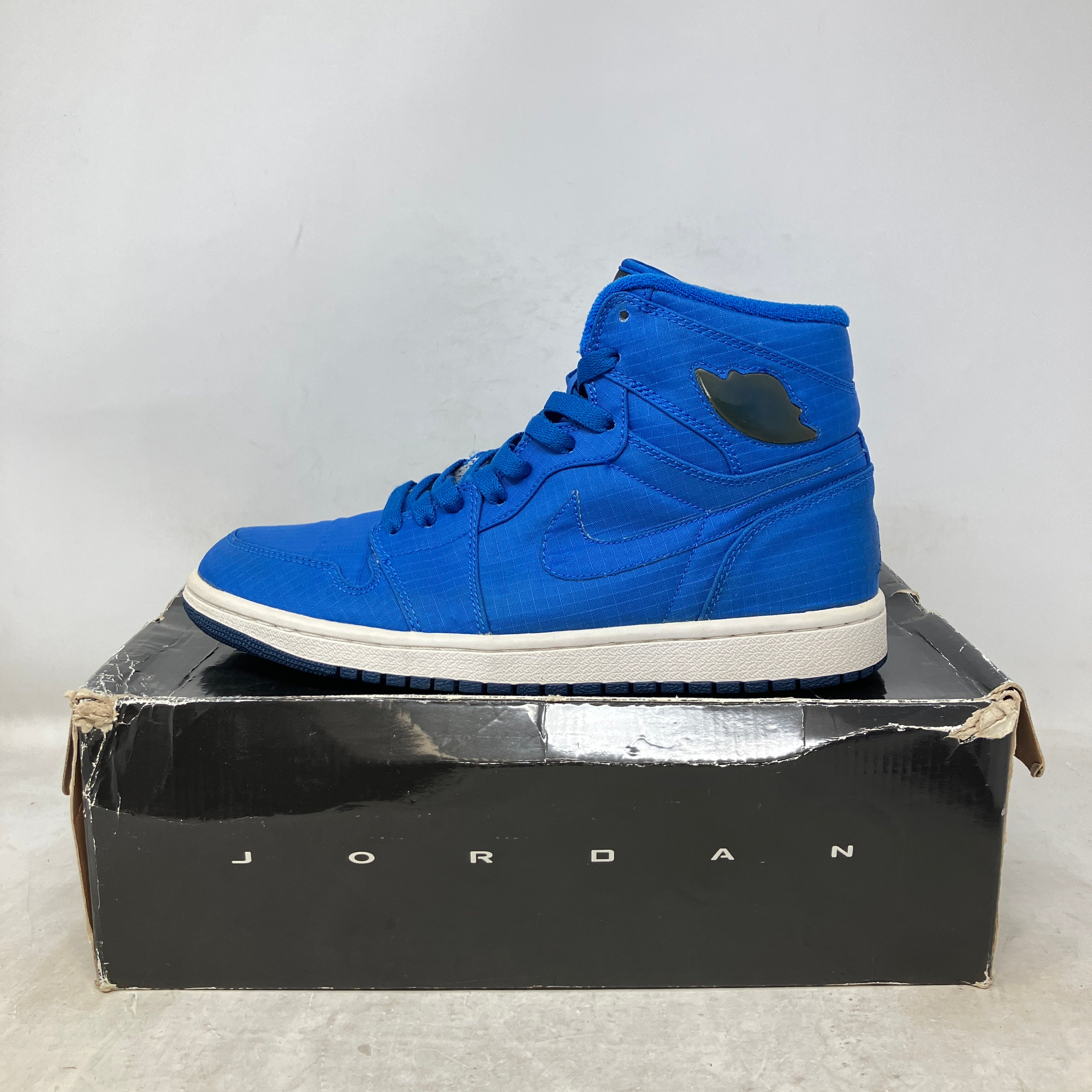 Air Jordan 1 Retro High Sapphire