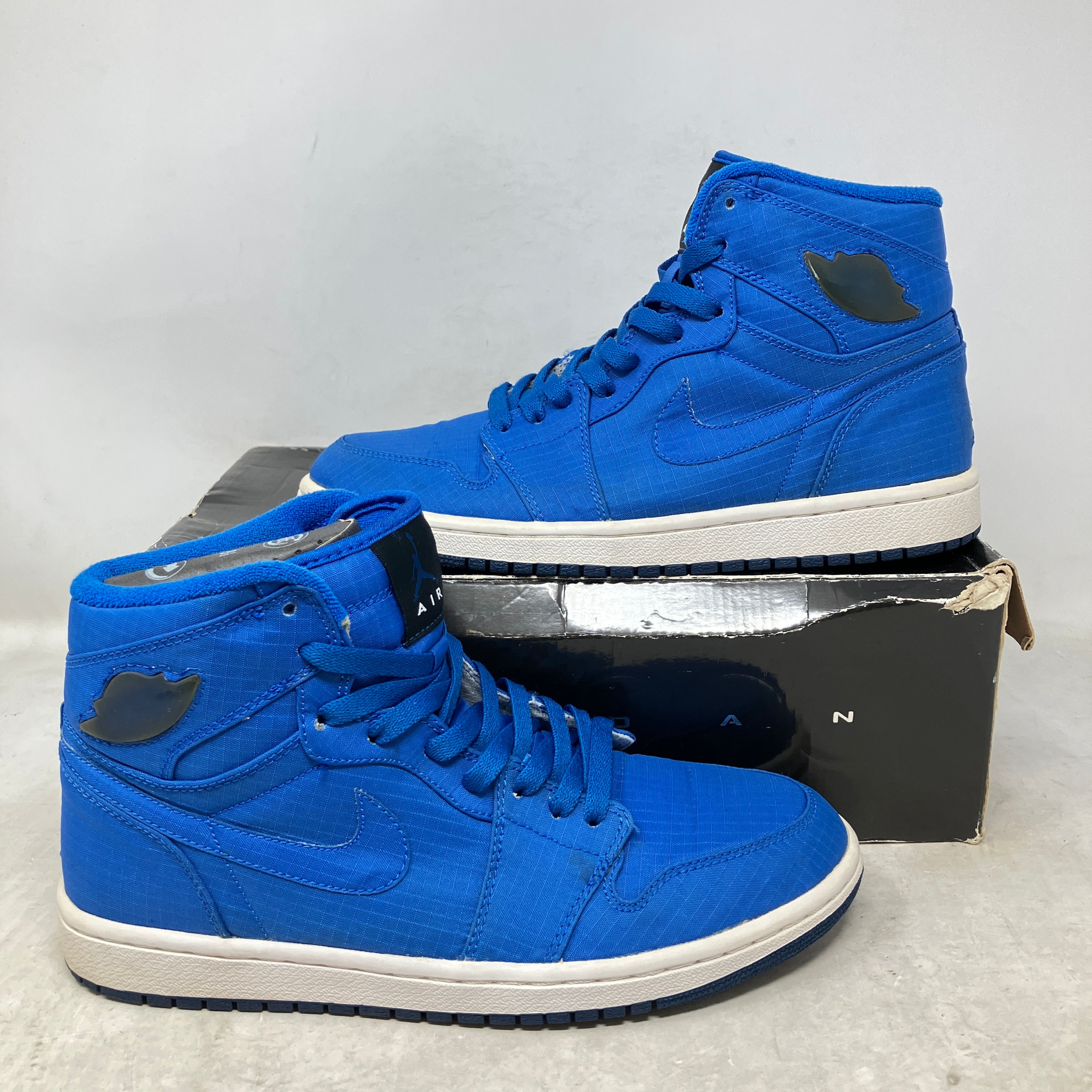 Air Jordan 1 Retro High Sapphire