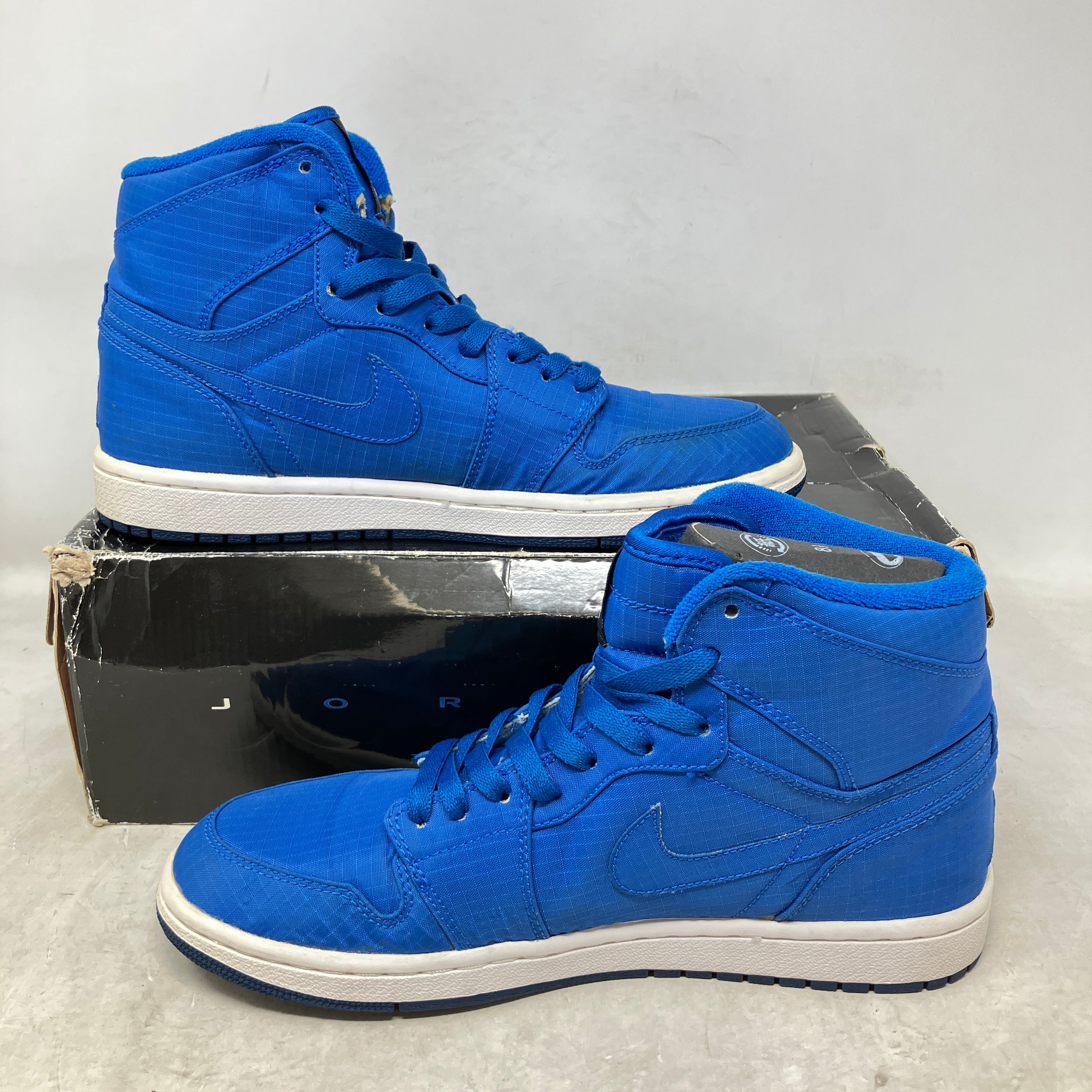 Air Jordan 1 Retro High Sapphire