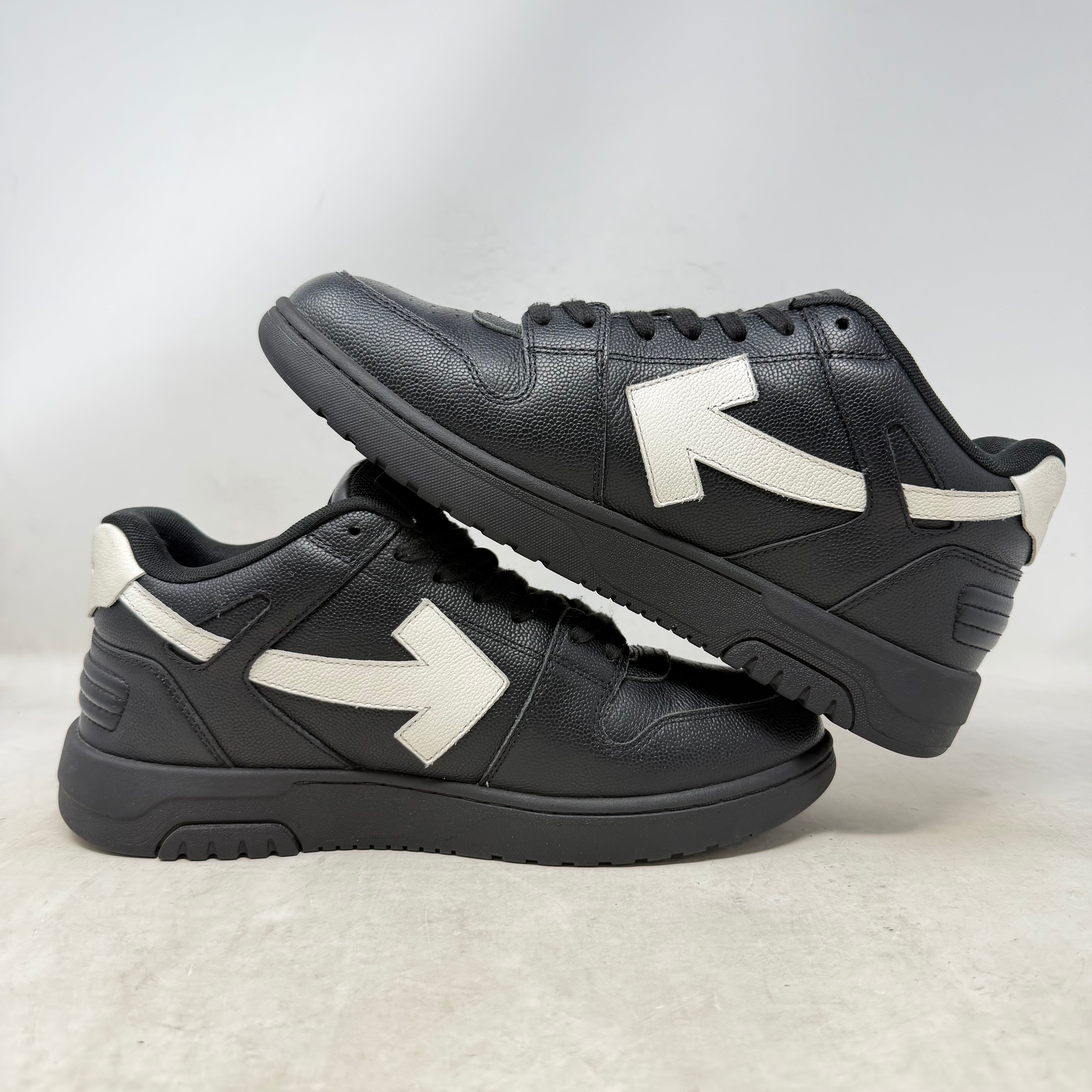 OFF-WHITE Out Of Office "OOO" Low Tops Black White Gold