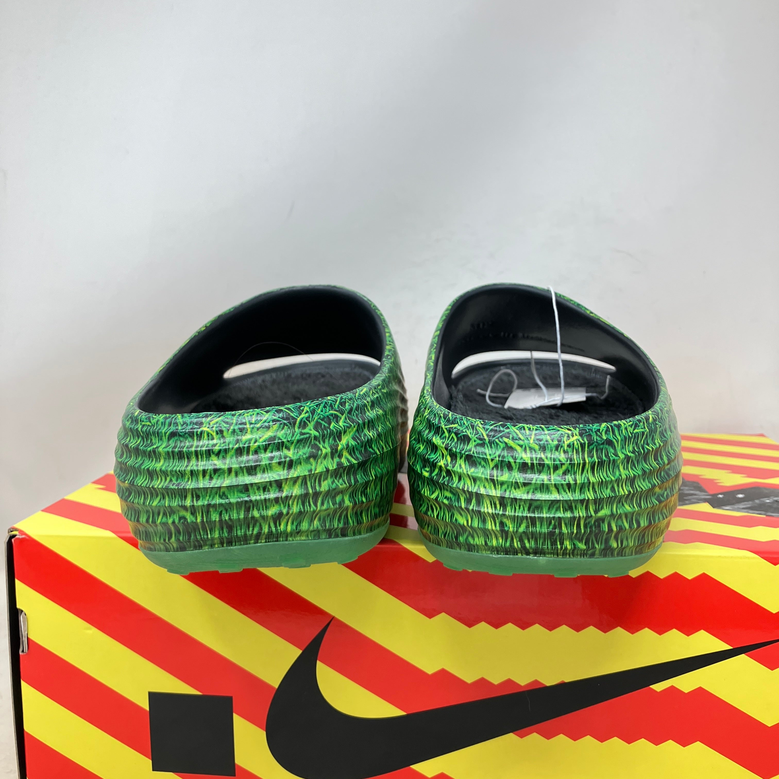 Nike ReactX Rejuven8 Slide .SWOOSH Touch Grass Dark Smoke Grey Kelly Green
