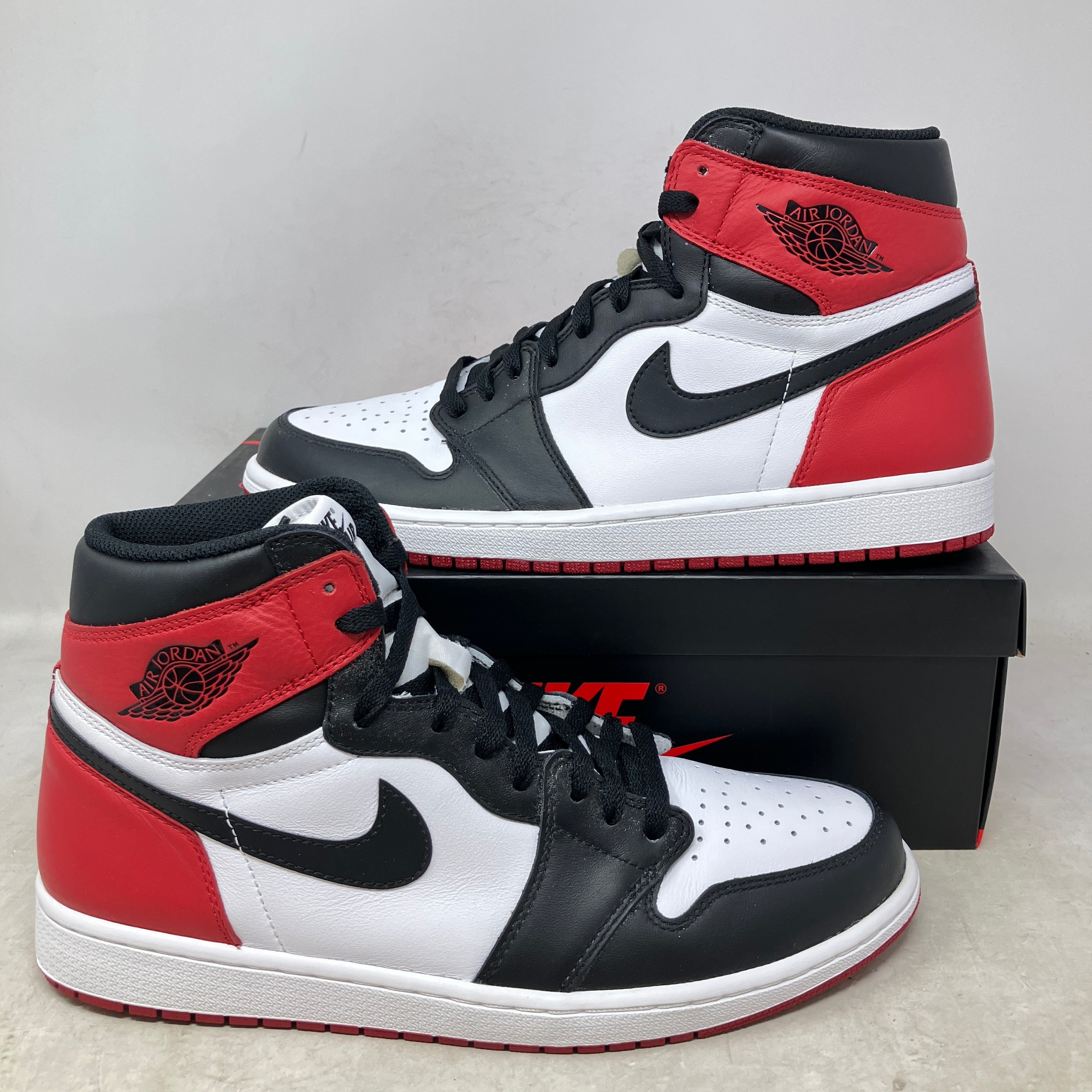 Jordan 1 Retro Black Toe (2016)