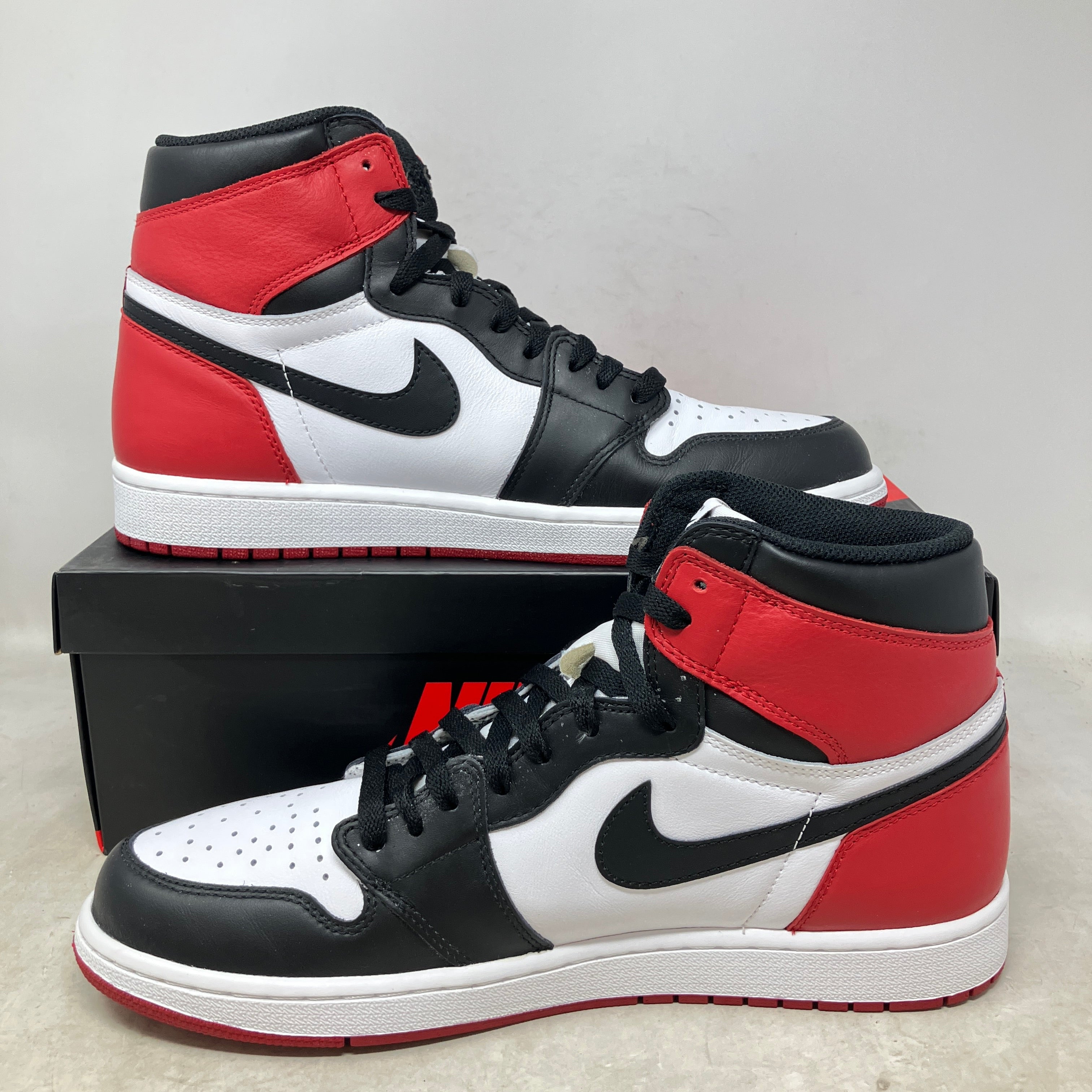 Jordan 1 Retro Black Toe (2016)