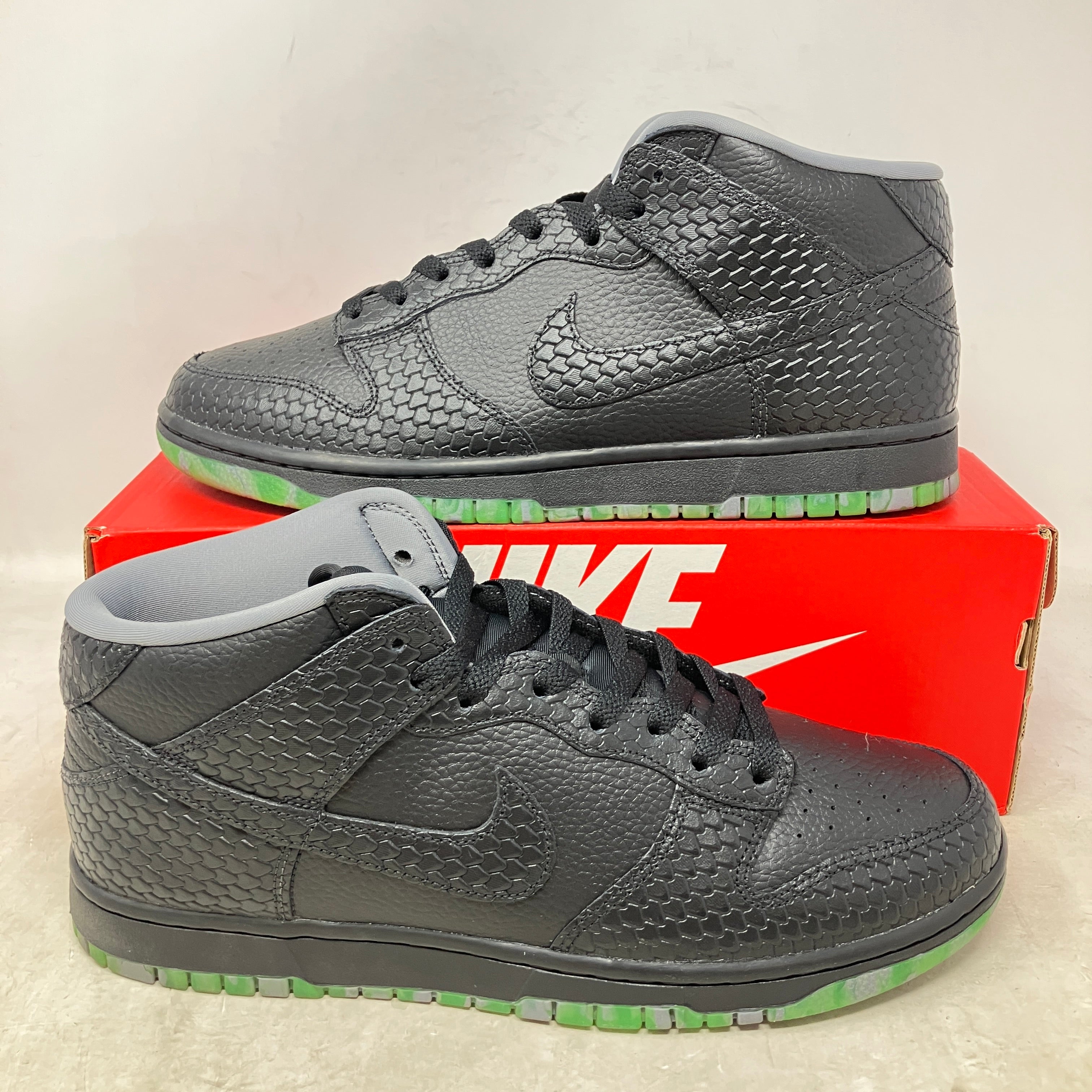 Nike Dunk Mid Premium Halloween Headless Horseman