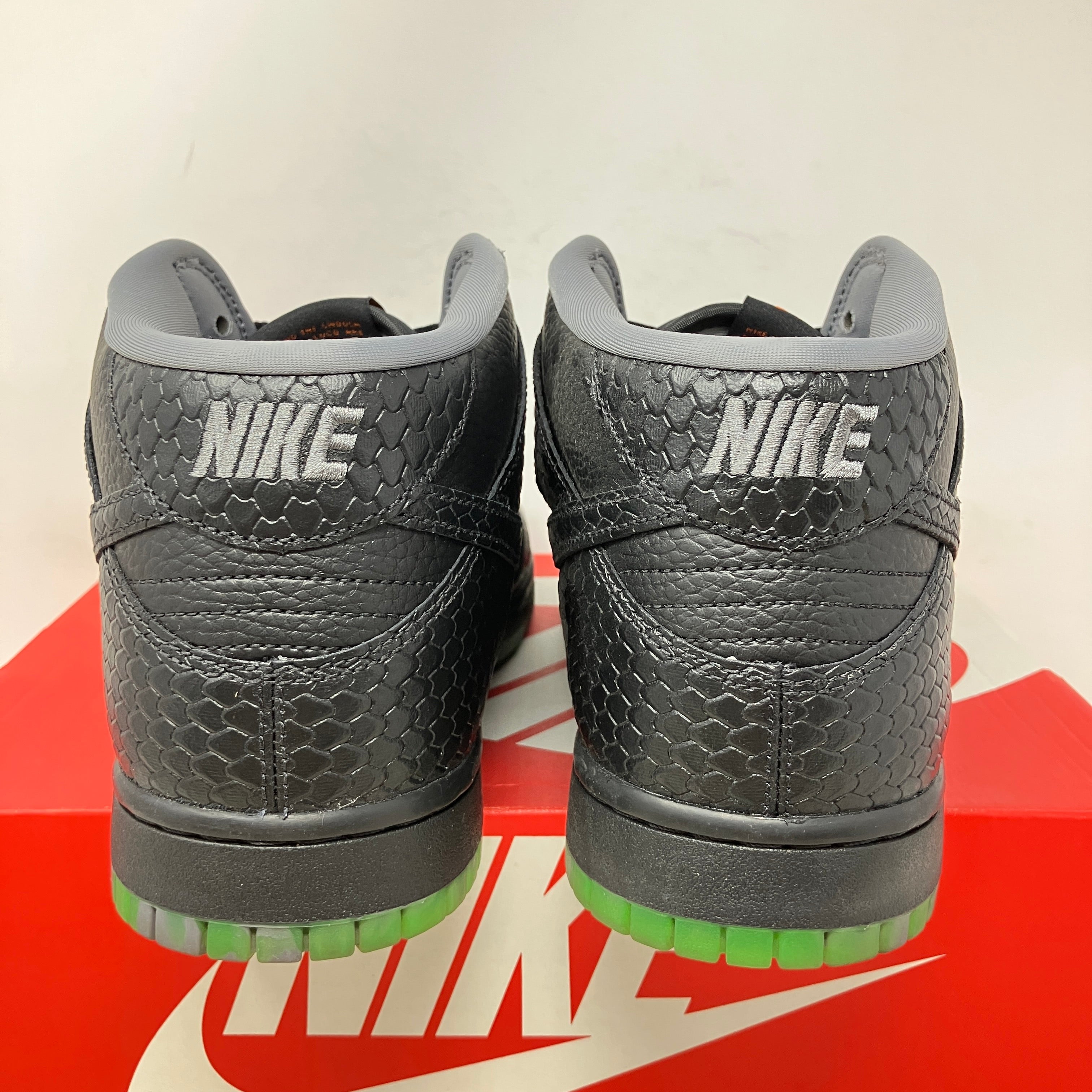 Nike Dunk Mid Premium Halloween Headless Horseman