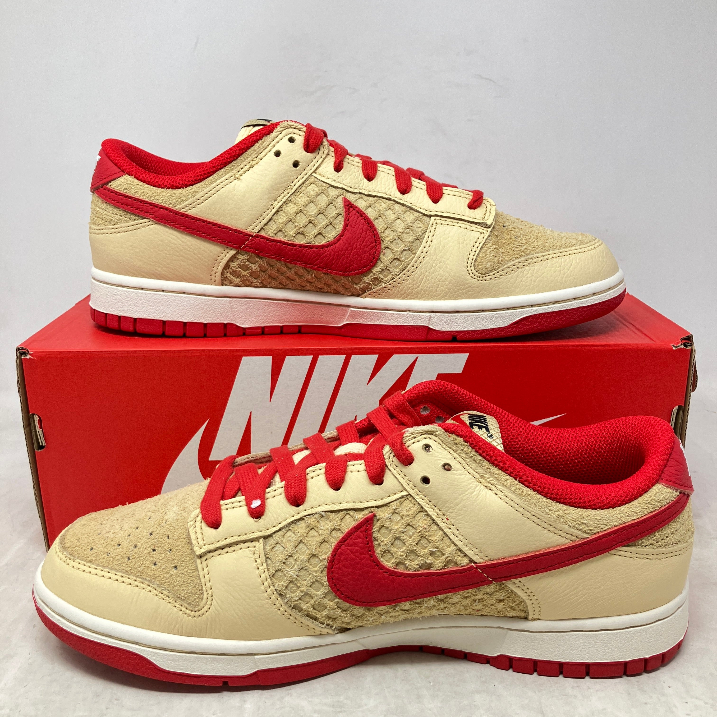 Nike Dunk Low Retro SE Strawberry Waffle