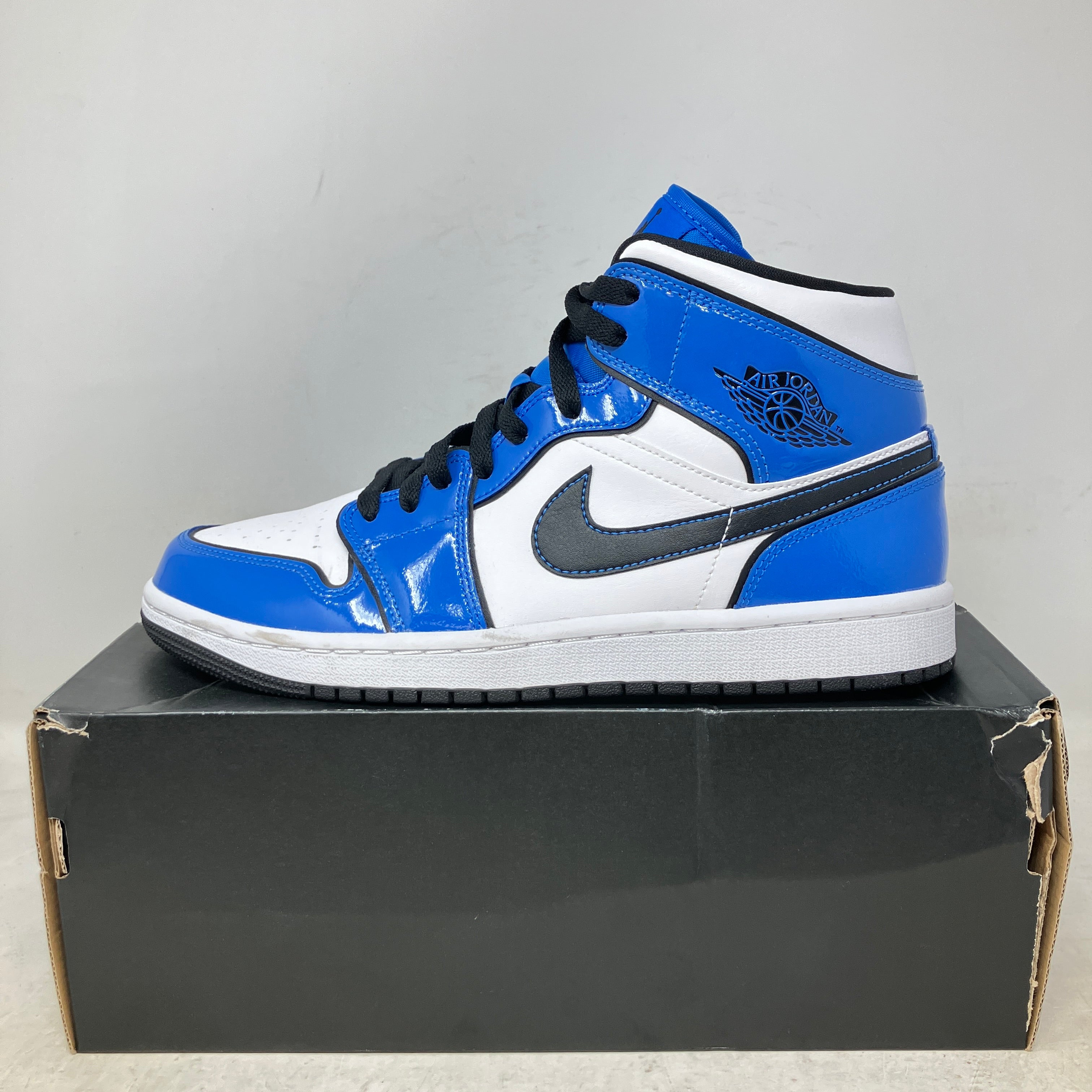 Jordan 1 Mid Signal Blue