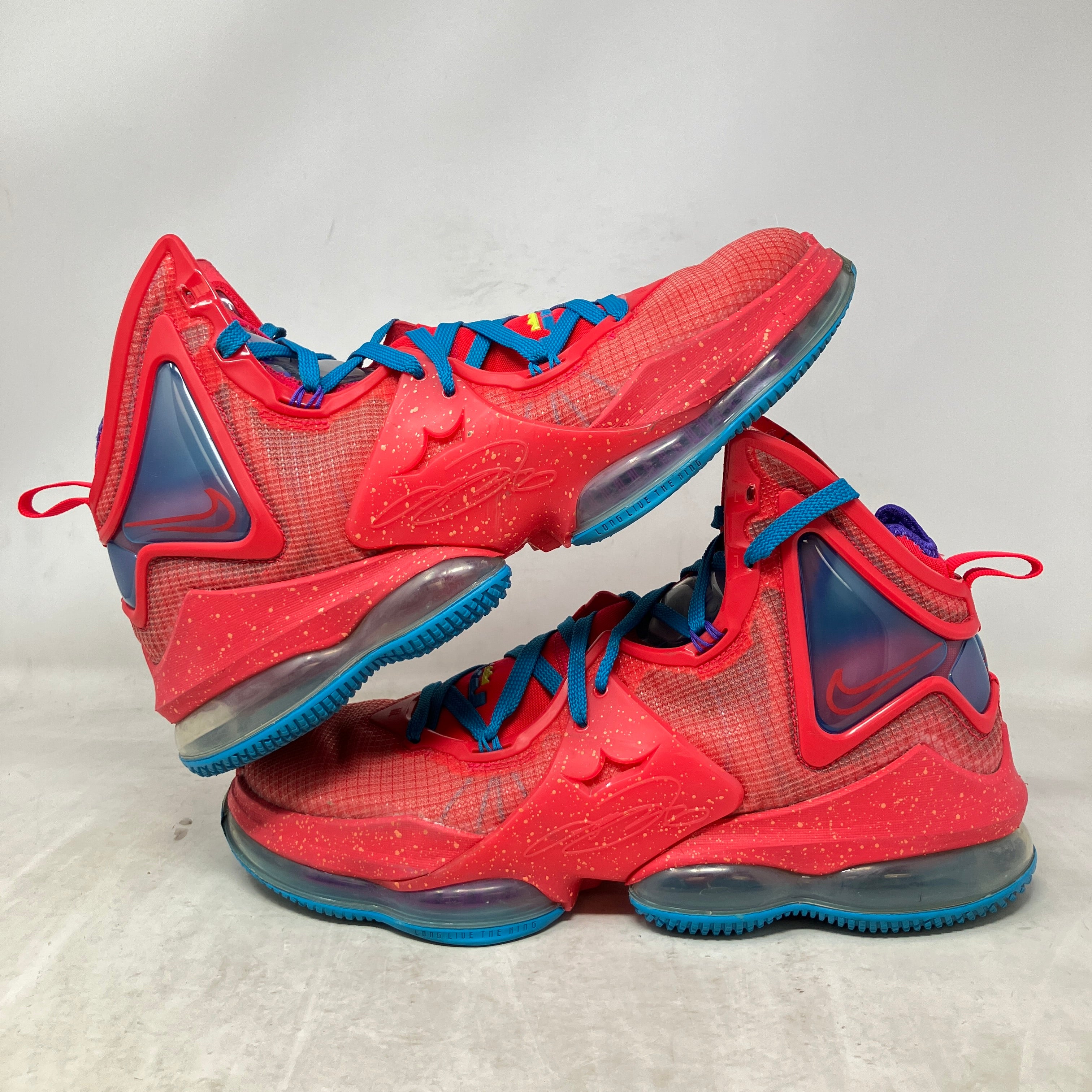 Nike LeBron 19 King's Crown