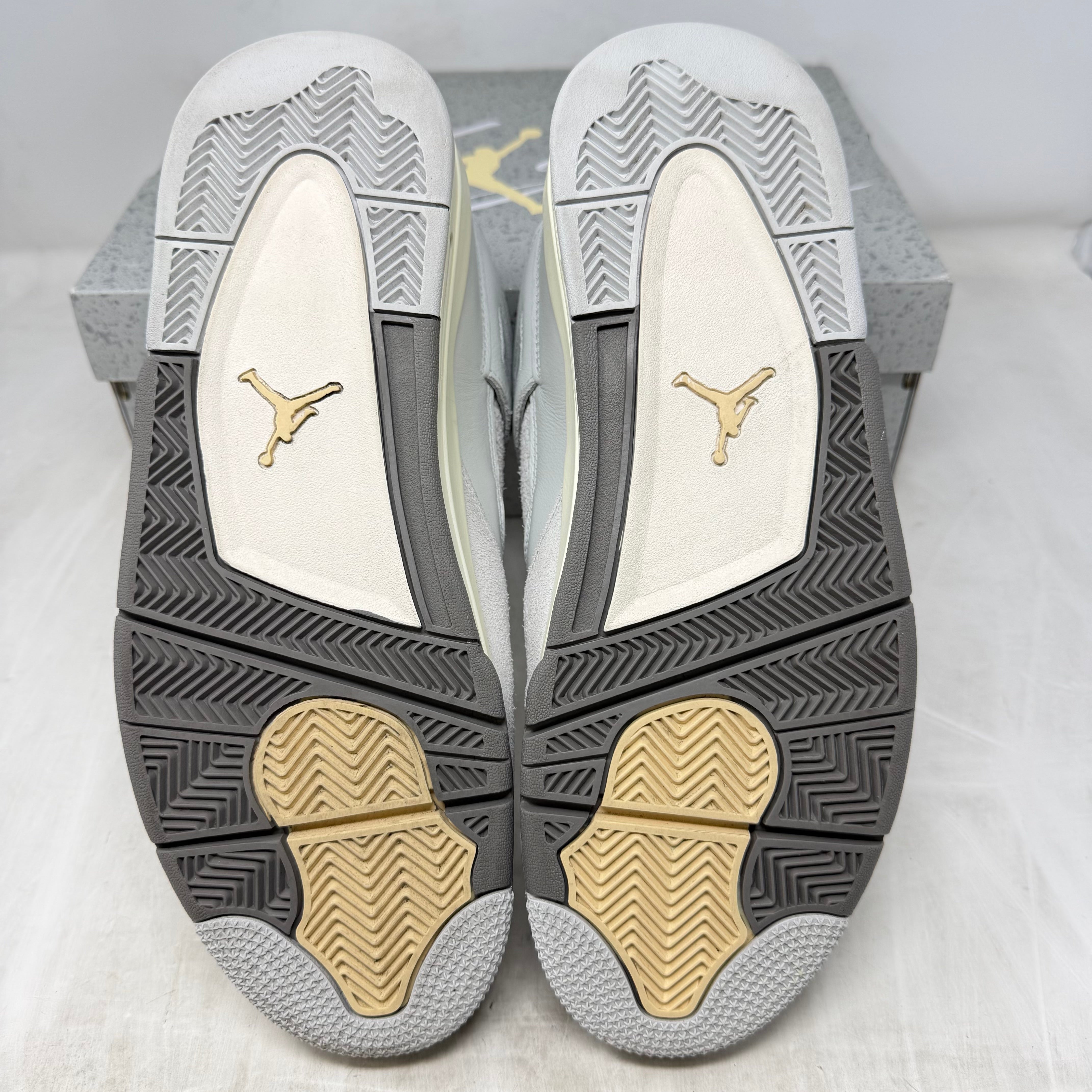 Jordan 4 Retro SE Craft Photon Dust