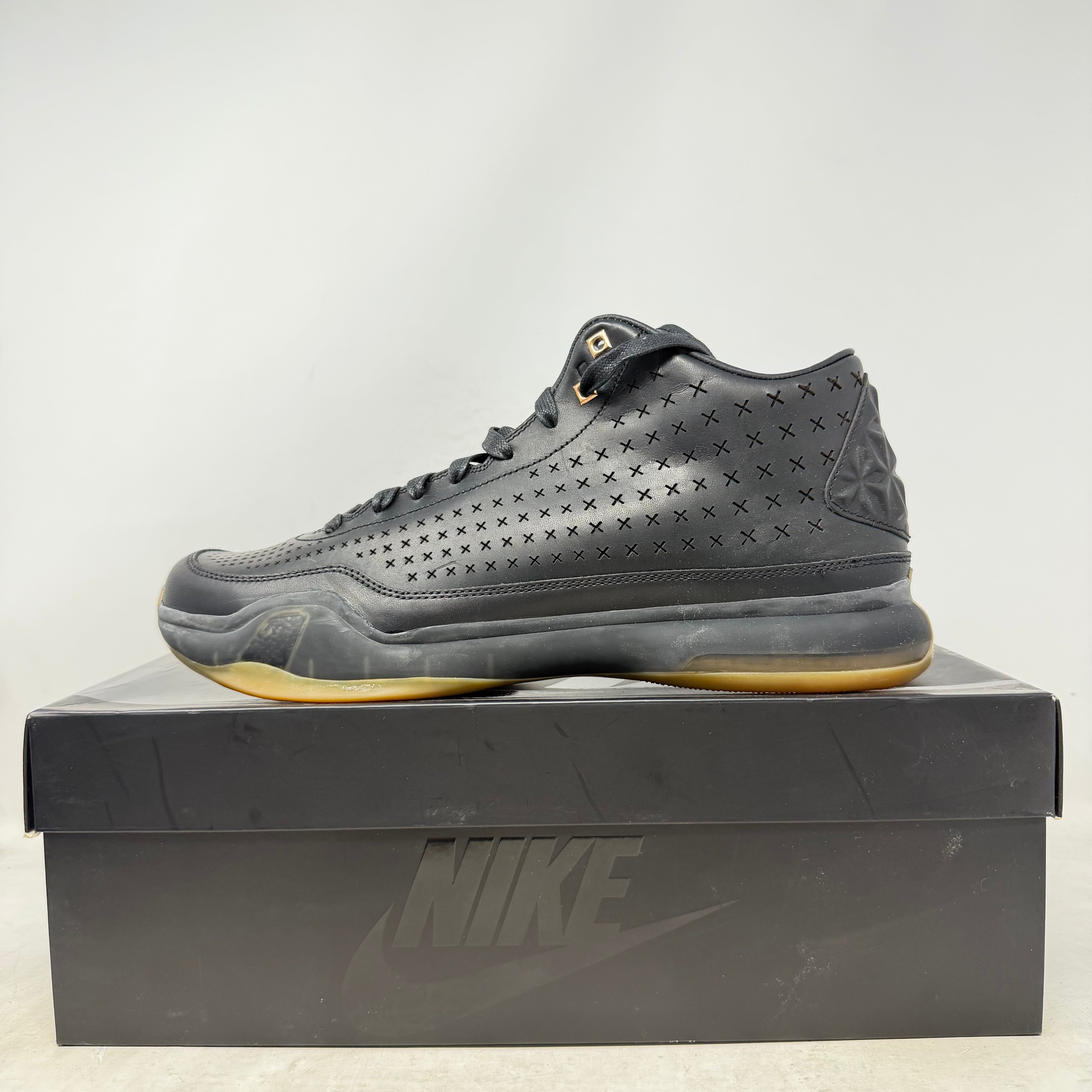 Nike Kobe 10 Mid EXT Black Metallic Gold