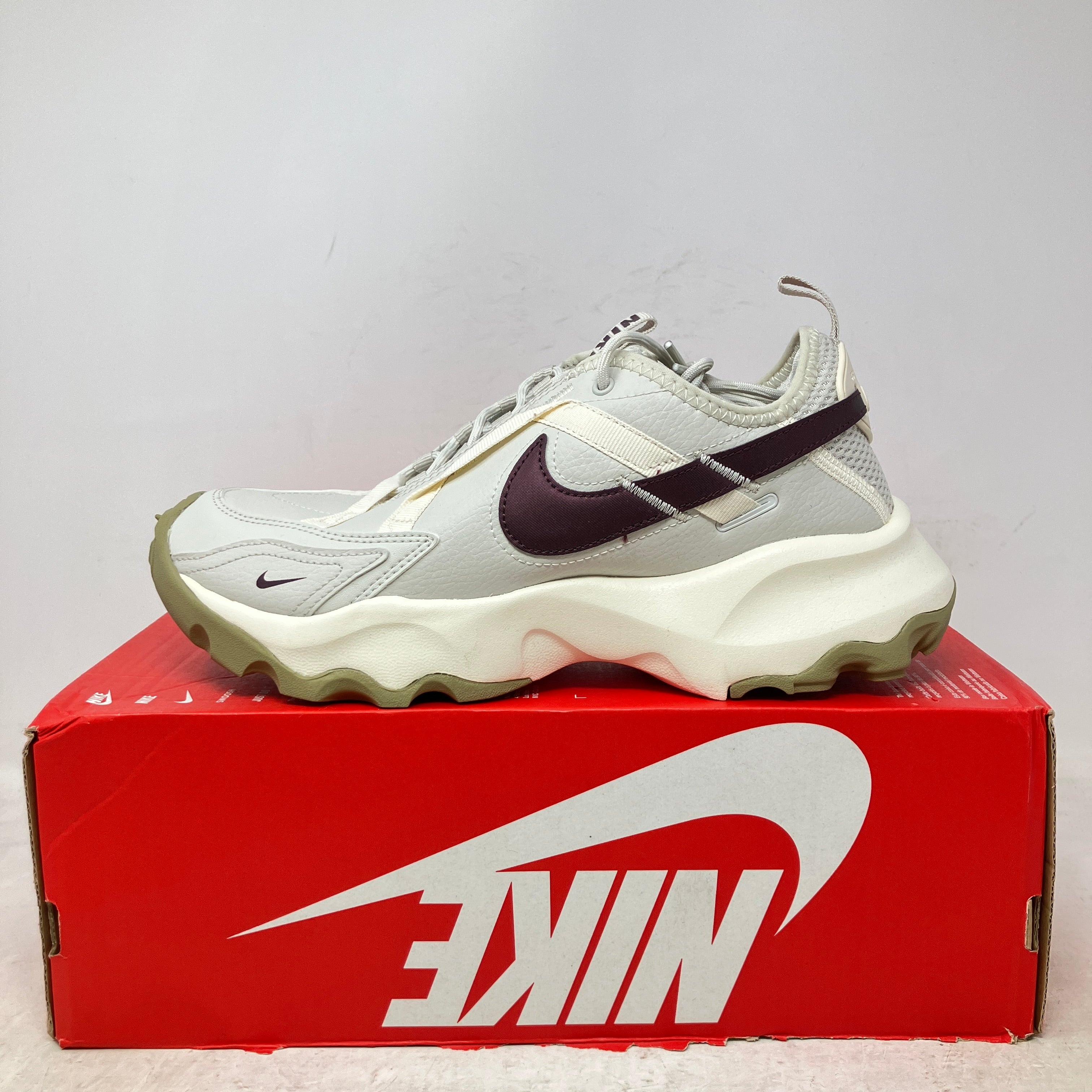 Nike TC 7900 Light Bone Burgundy Crush (Women's)