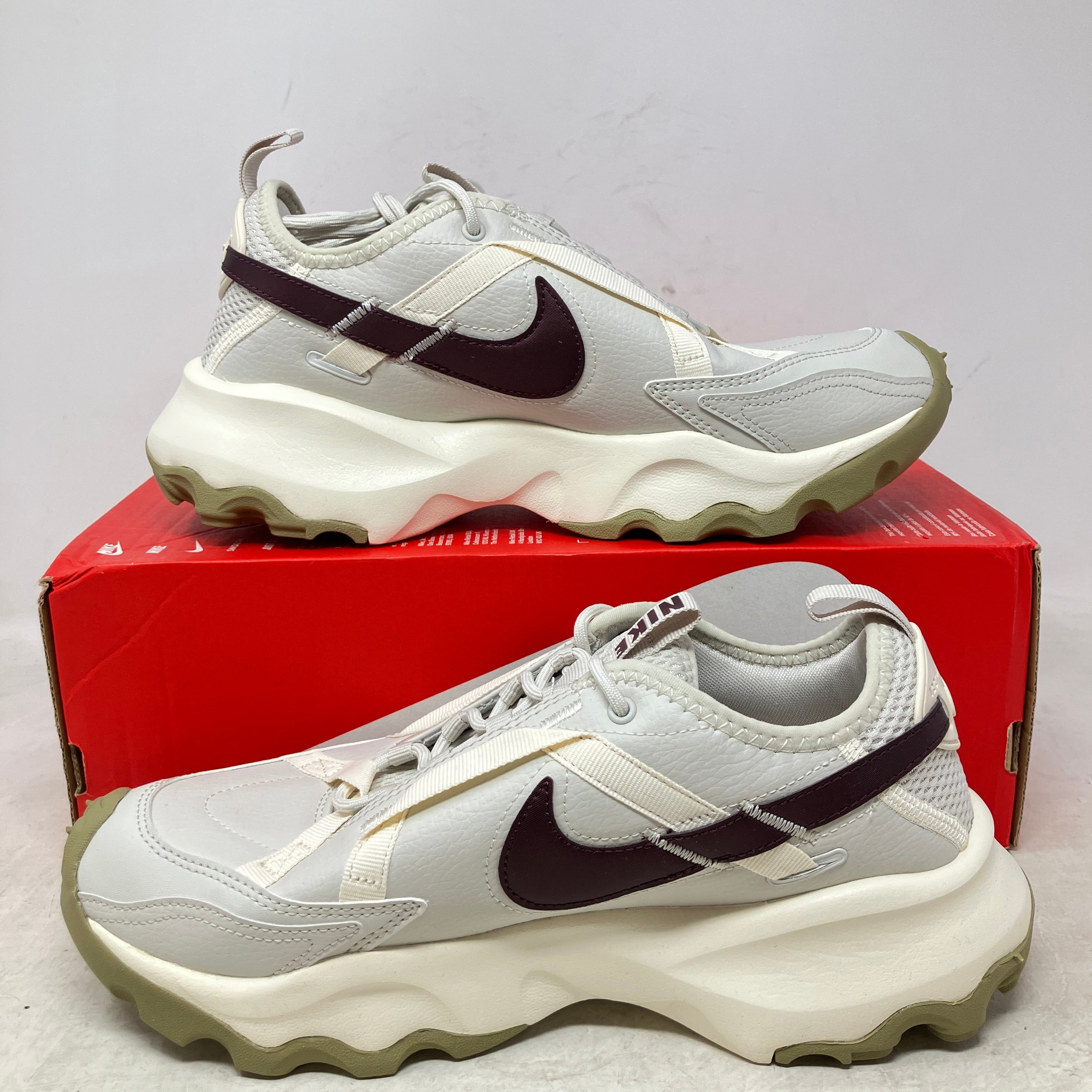 Nike TC 7900 Light Bone Burgundy Crush (Women's)