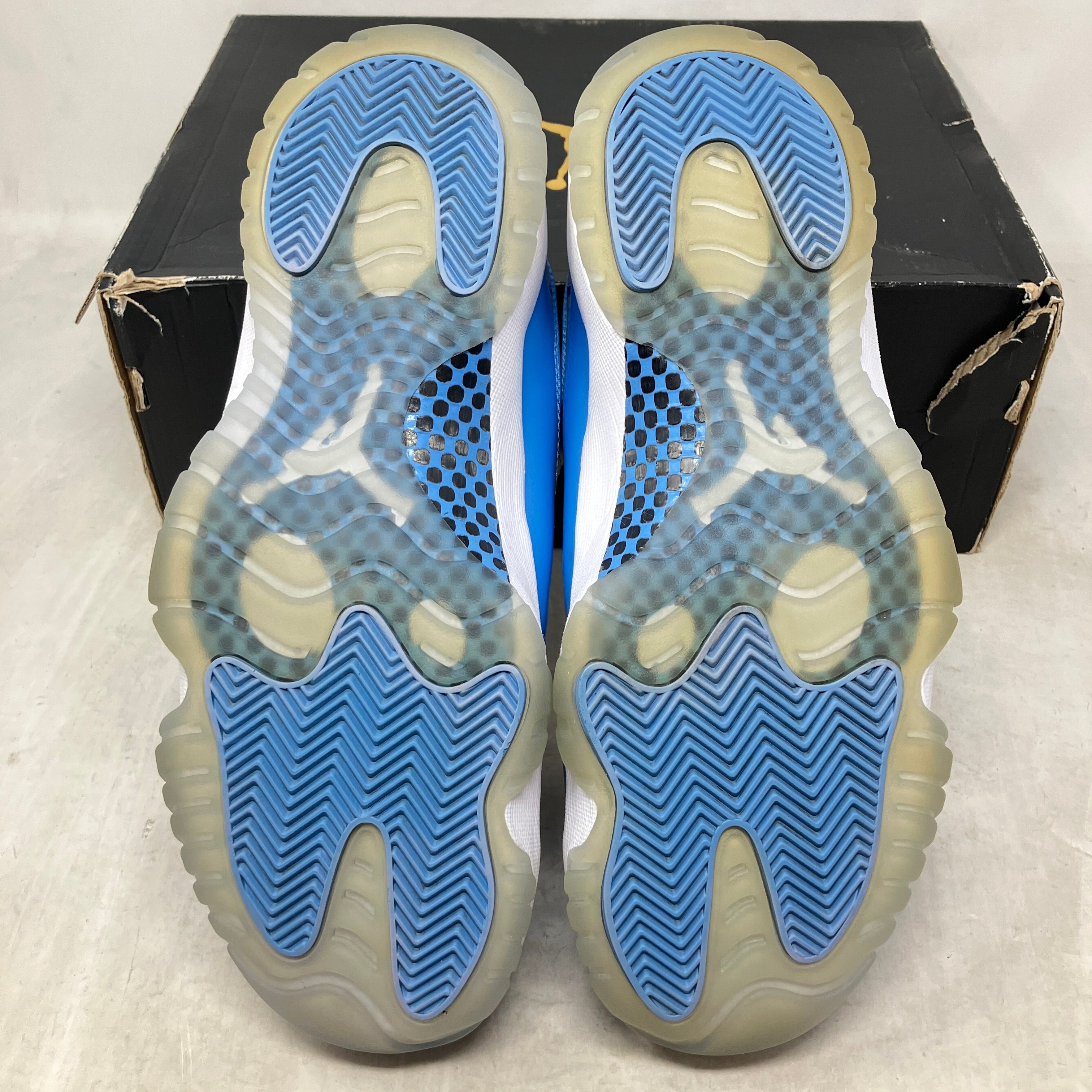 Jordan 11 Retro Low University Blue (2017)