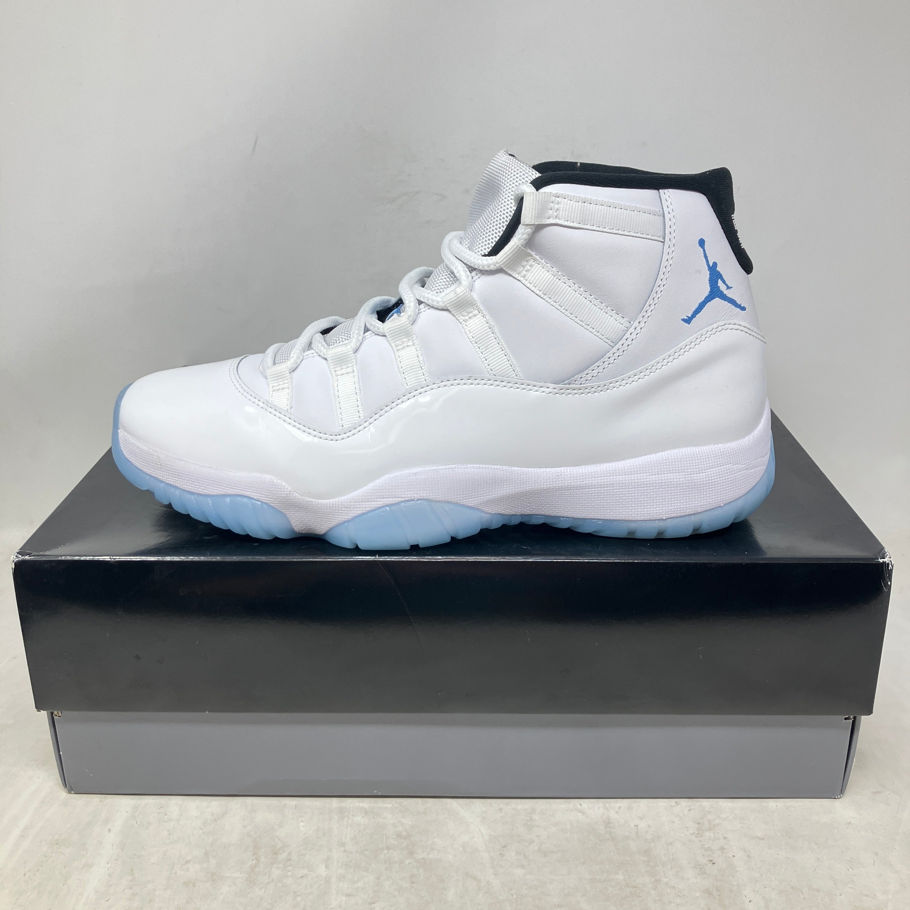Jordan 11 Retro Legend Blue (2024)
