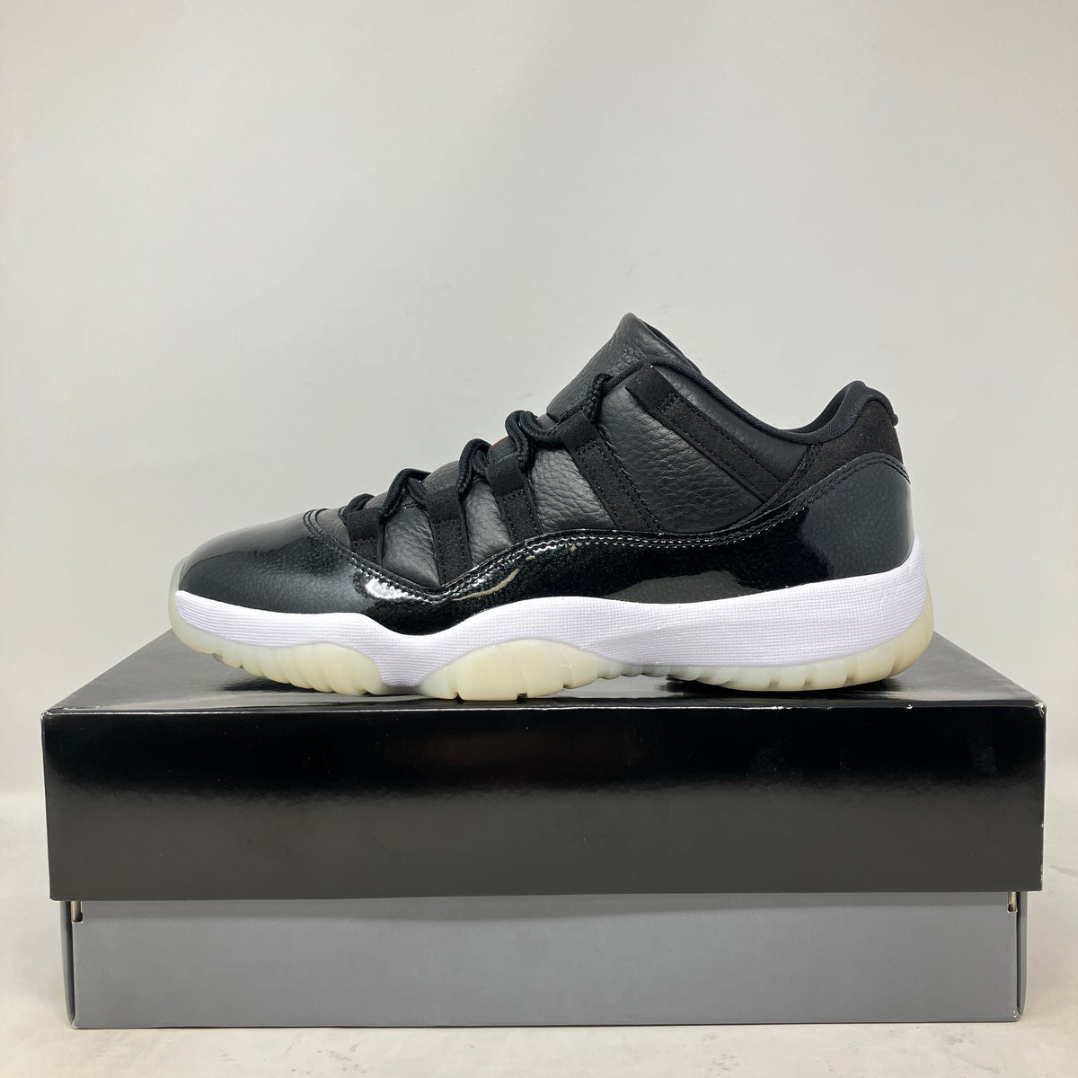 Jordan 11 Retro Low 72-10