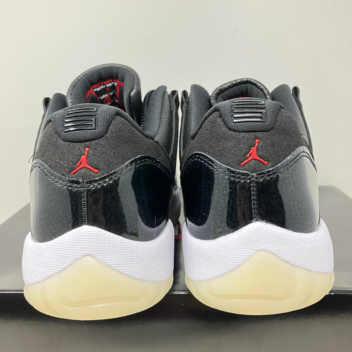 Jordan 11 Retro Low 72-10