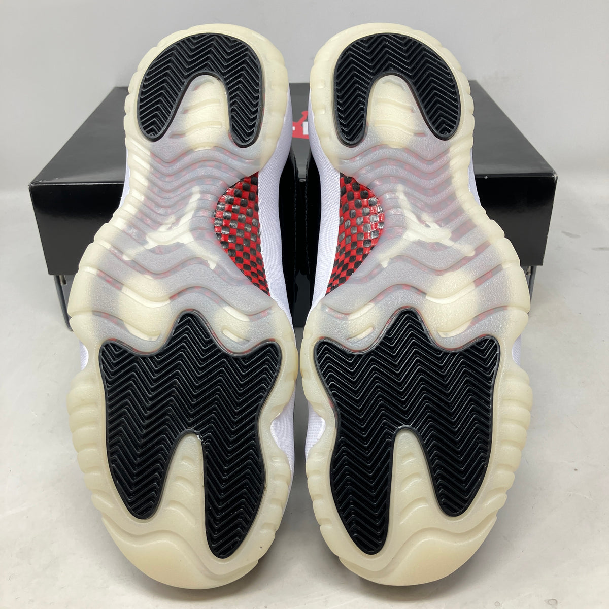 Jordan 11 Retro Low 72-10