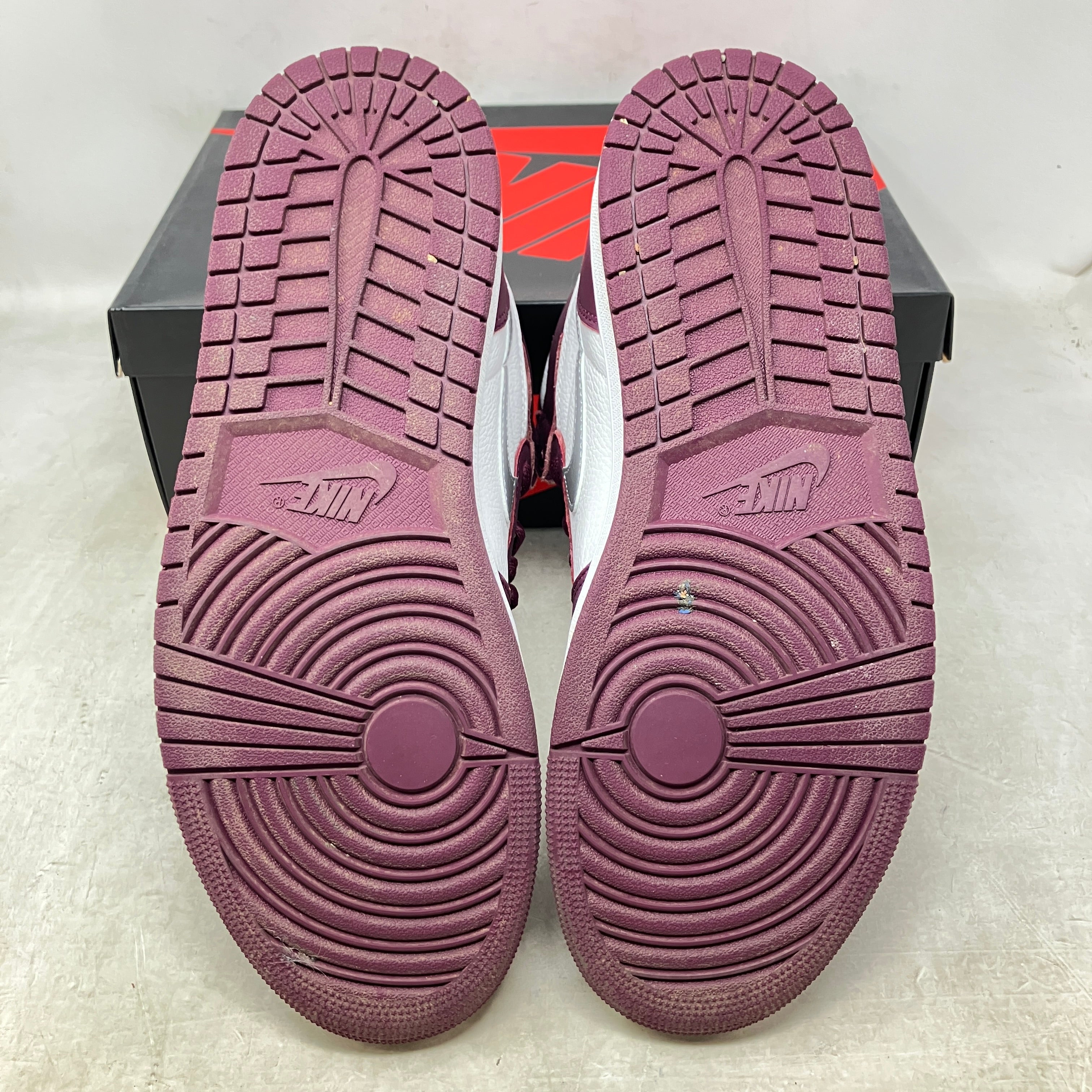 Jordan 1 Retro High OG Bordeaux