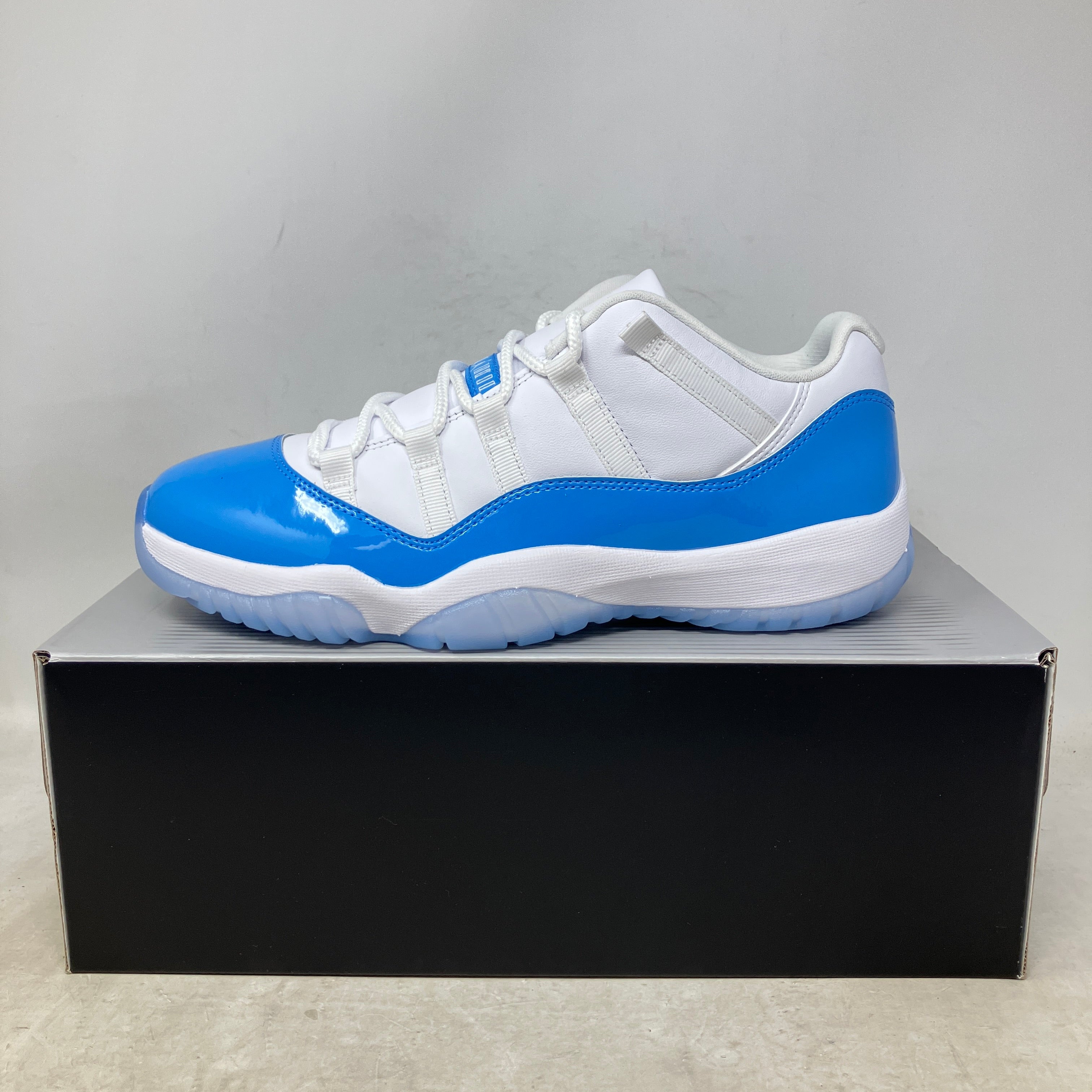 Jordan 11 Retro Low University Blue (2026)