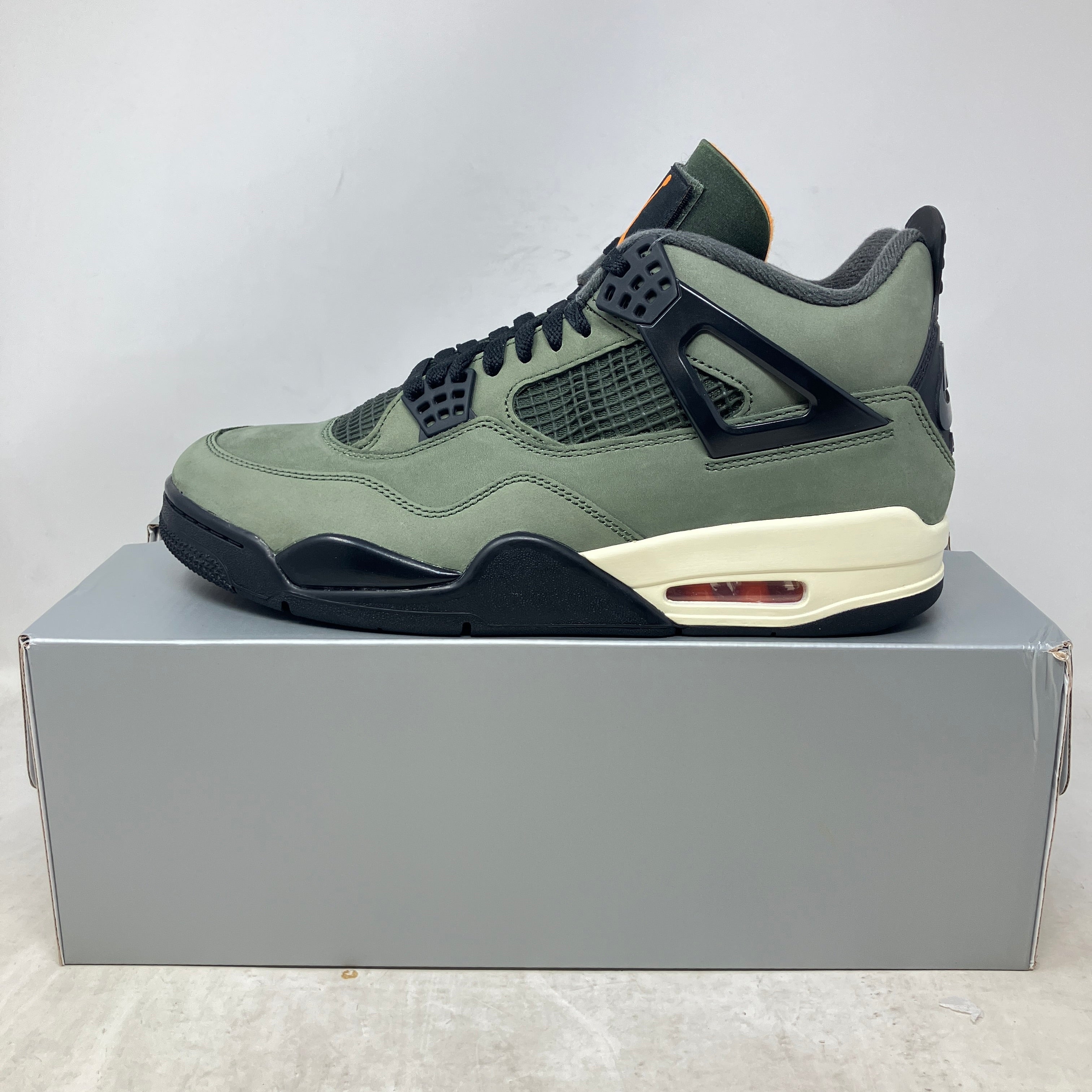 Jordan 4 Retro OG SP Undefeated (2025)