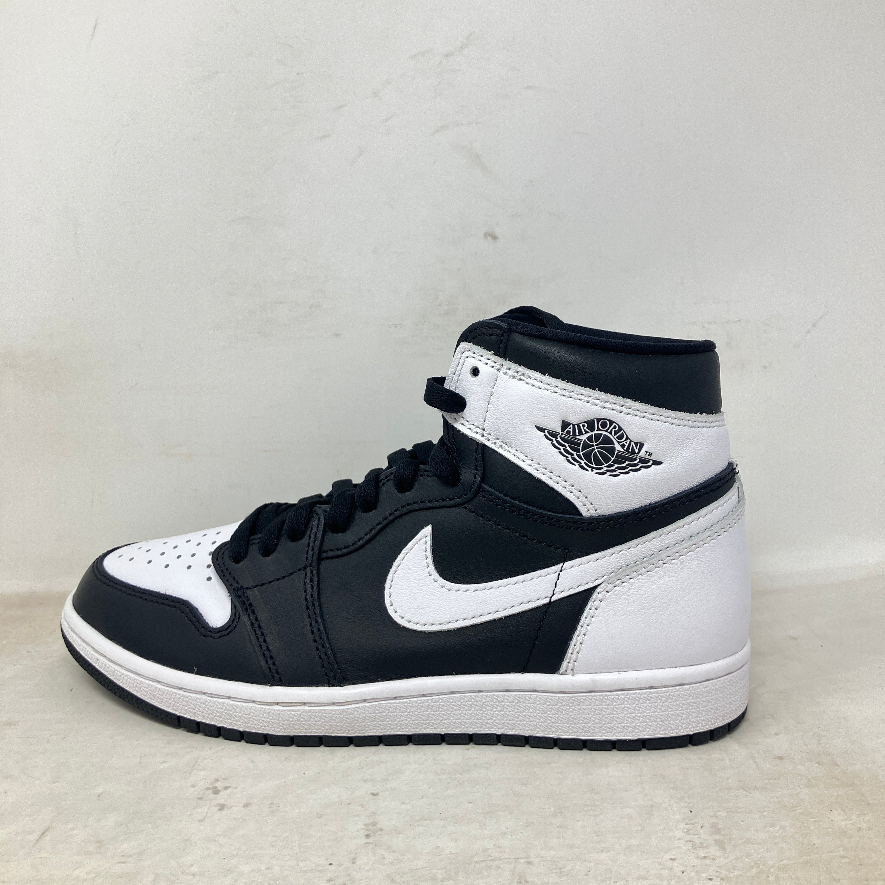 Jordan 1 Retro High OG Black White