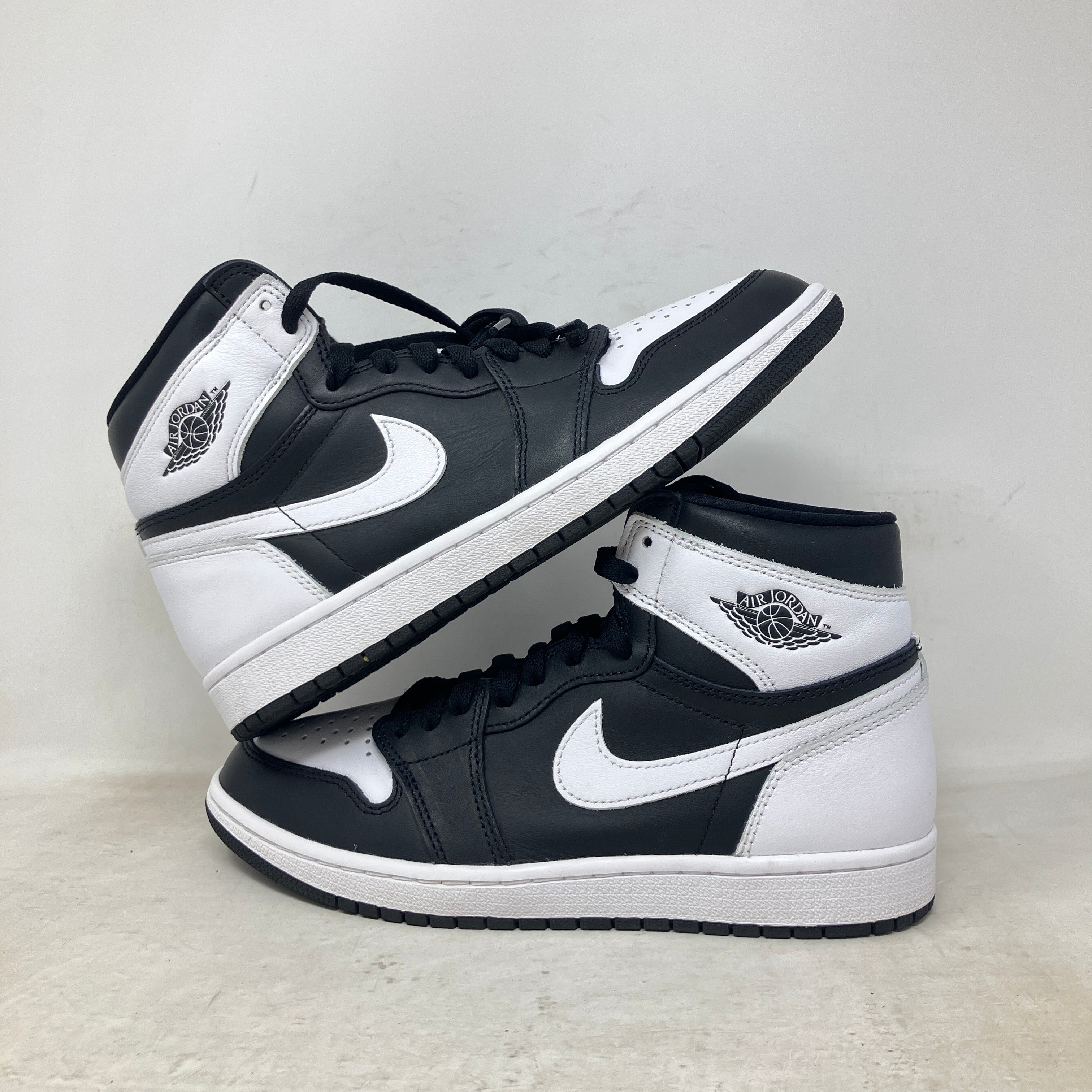 Jordan 1 Retro High OG Black White