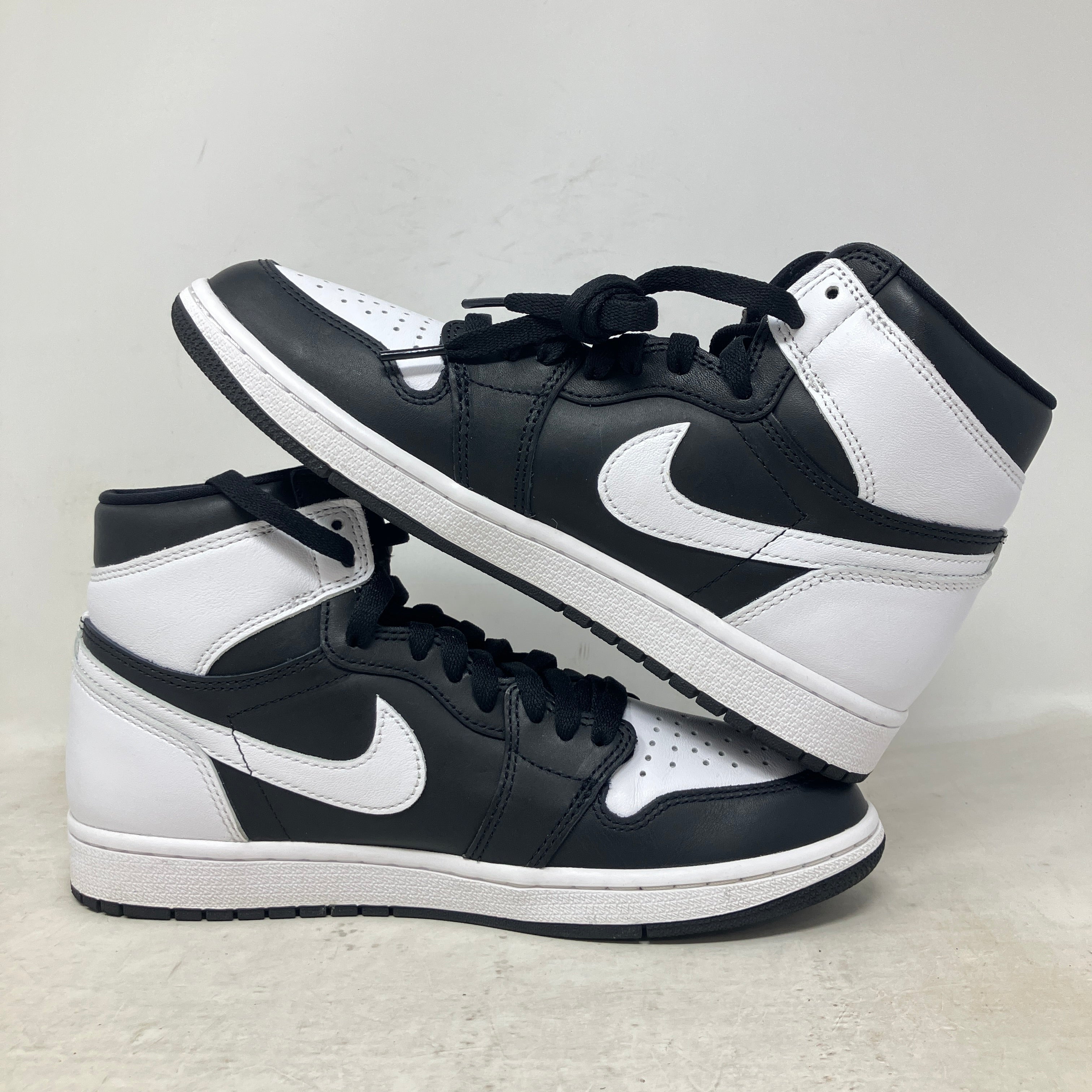 Jordan 1 Retro High OG Black White