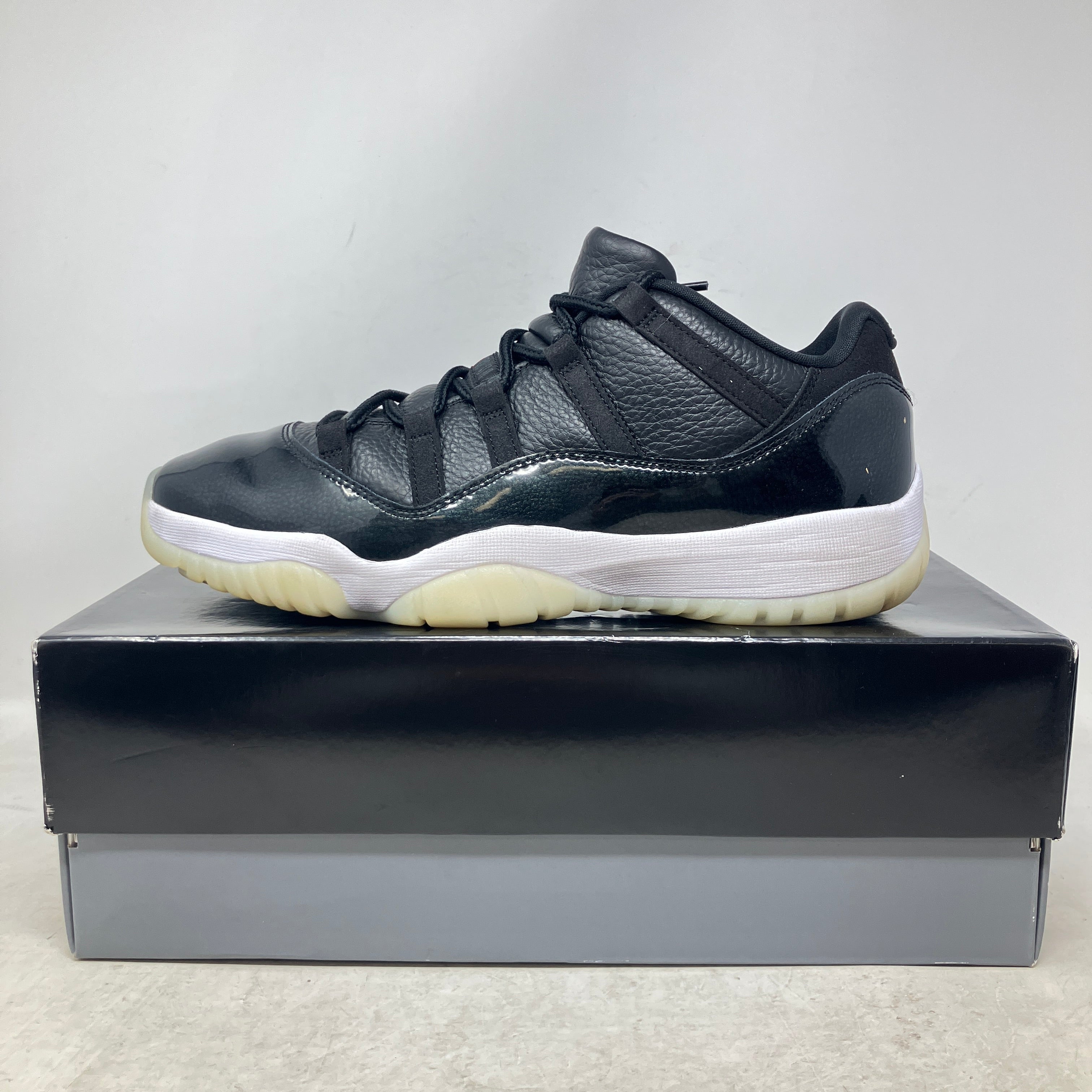 Jordan 11 Retro Low 72-10