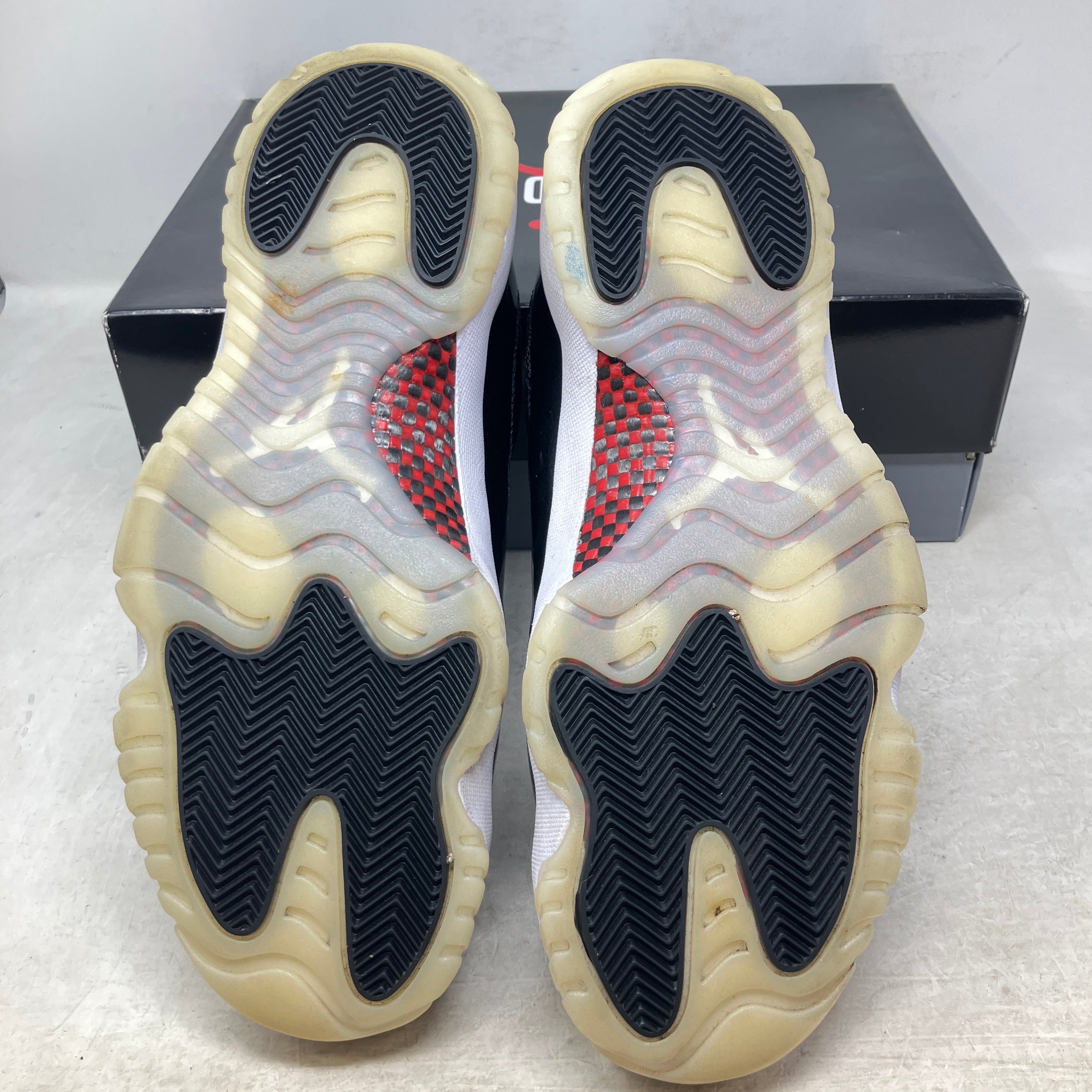 Jordan 11 Retro Low 72-10