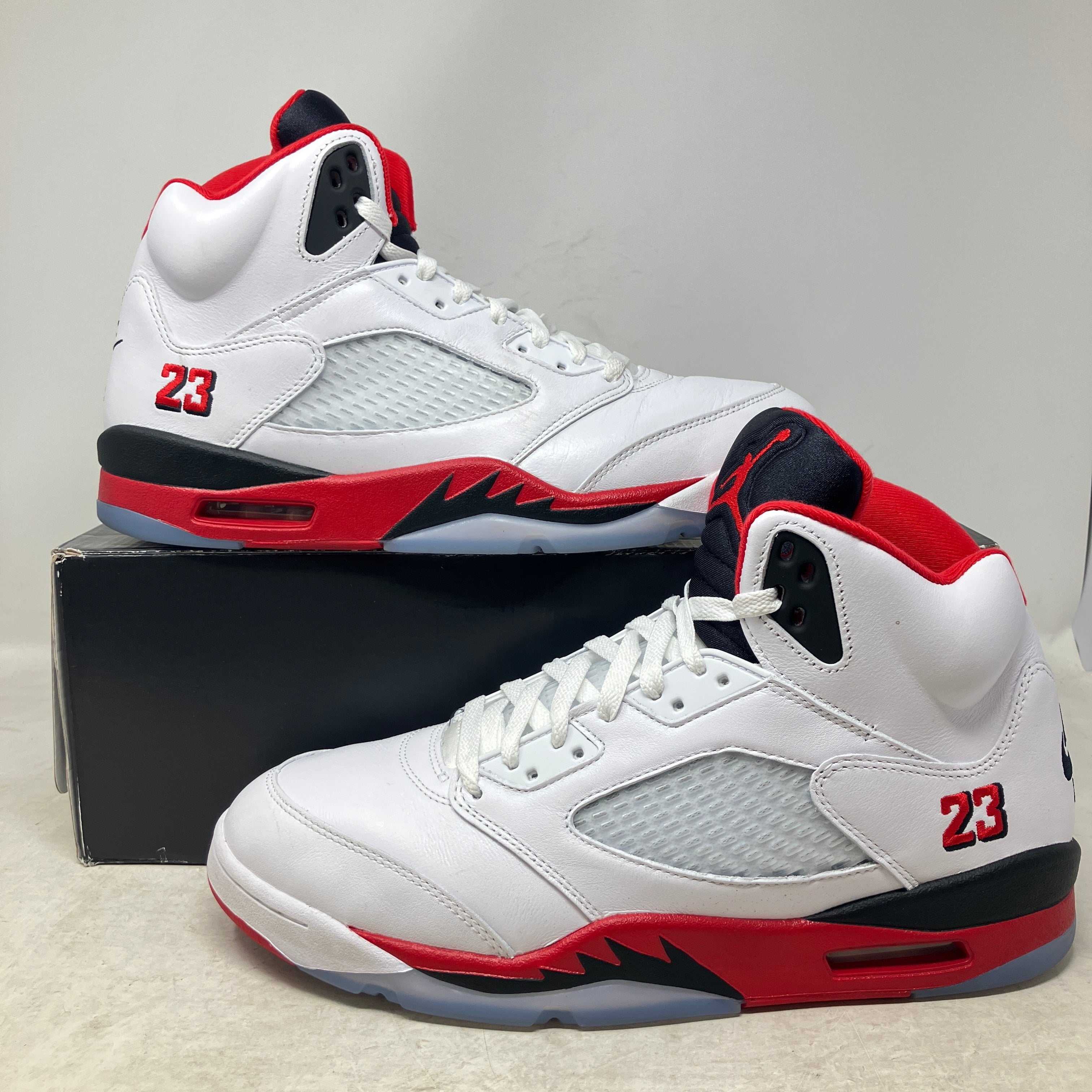 Jordan 5 Retro Fire Red Black Tongue (2025)