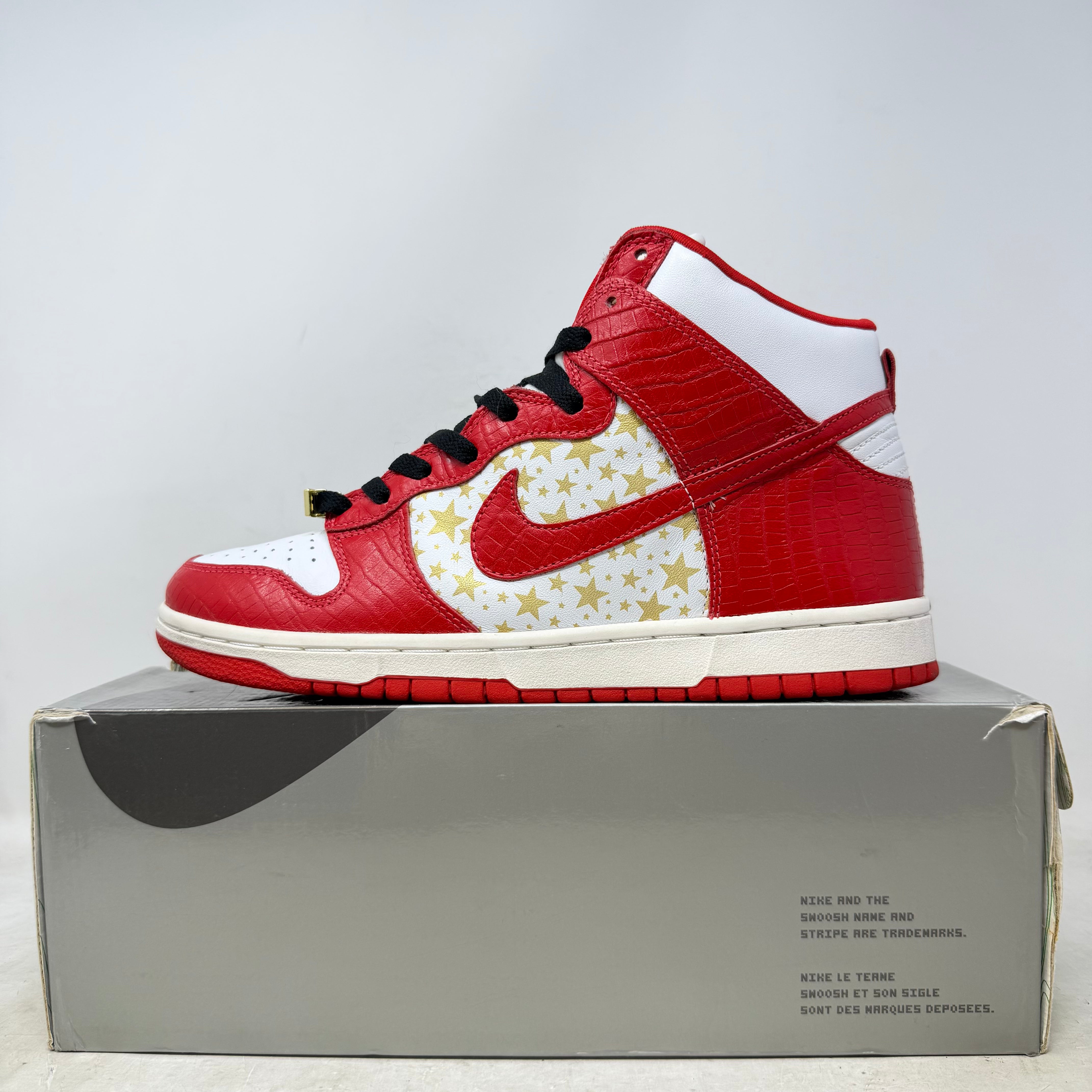 Nike Dunk High Pro SB Supreme Red Stars