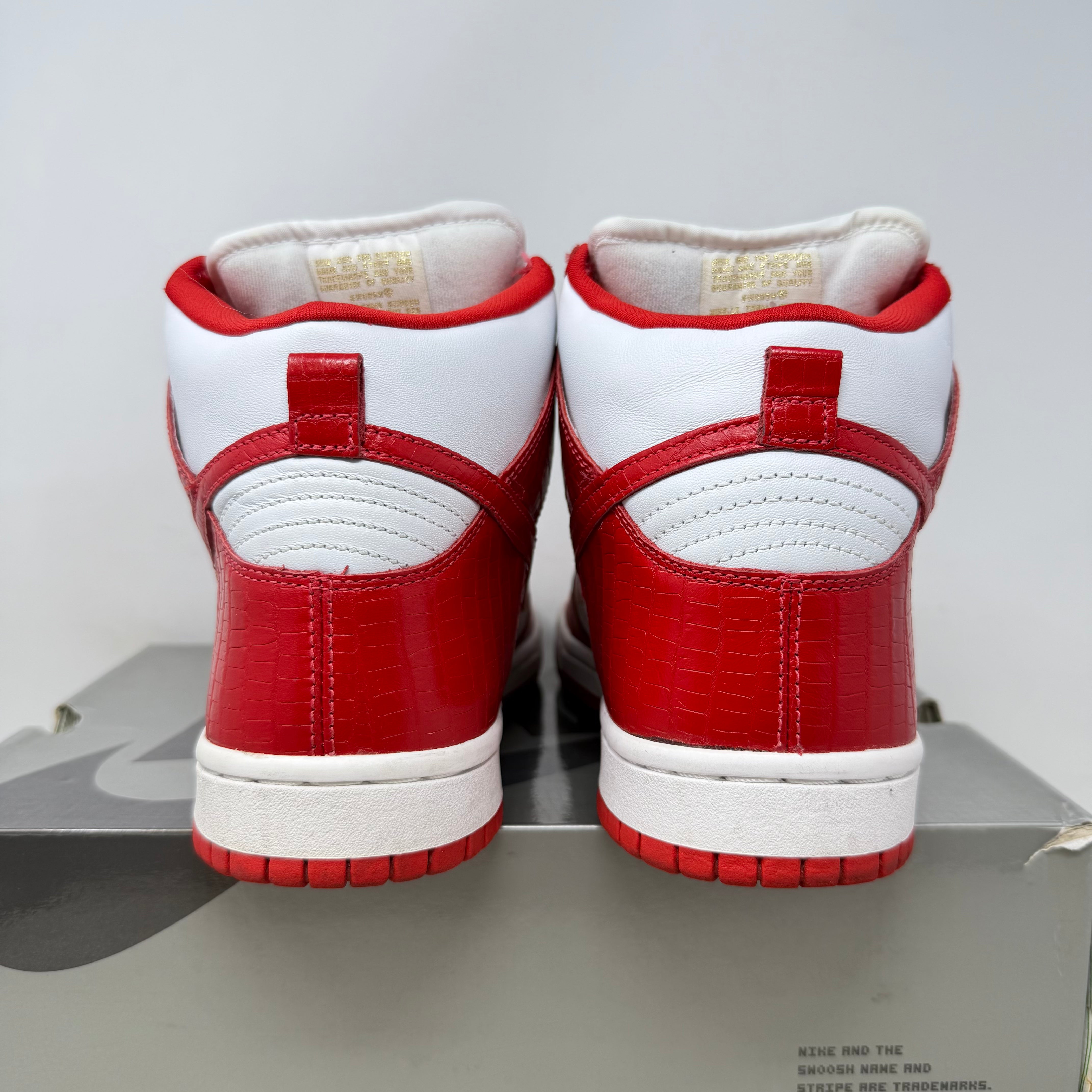 Nike Dunk High Pro SB Supreme Red Stars