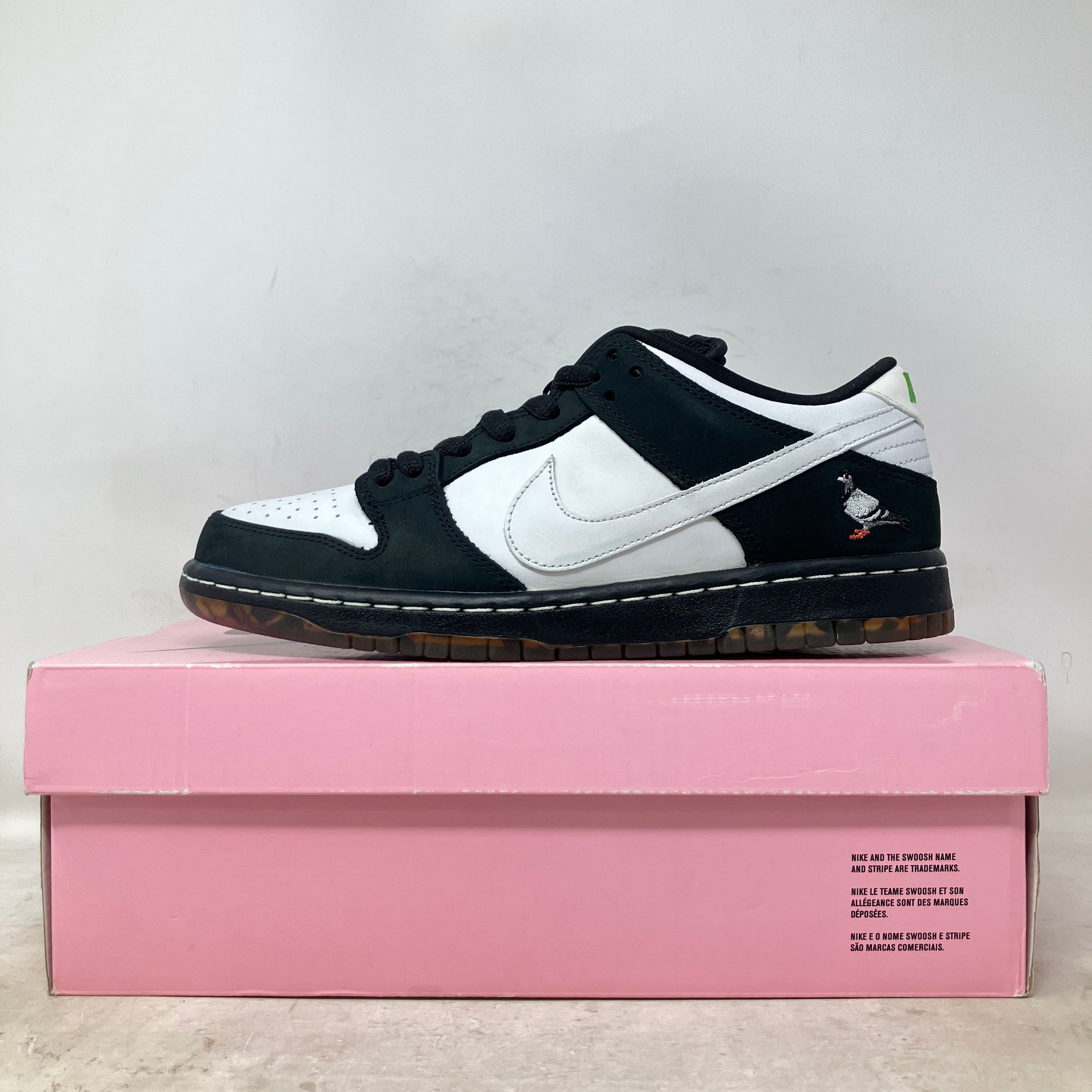 Nike SB Dunk Low Staple Panda Pigeon