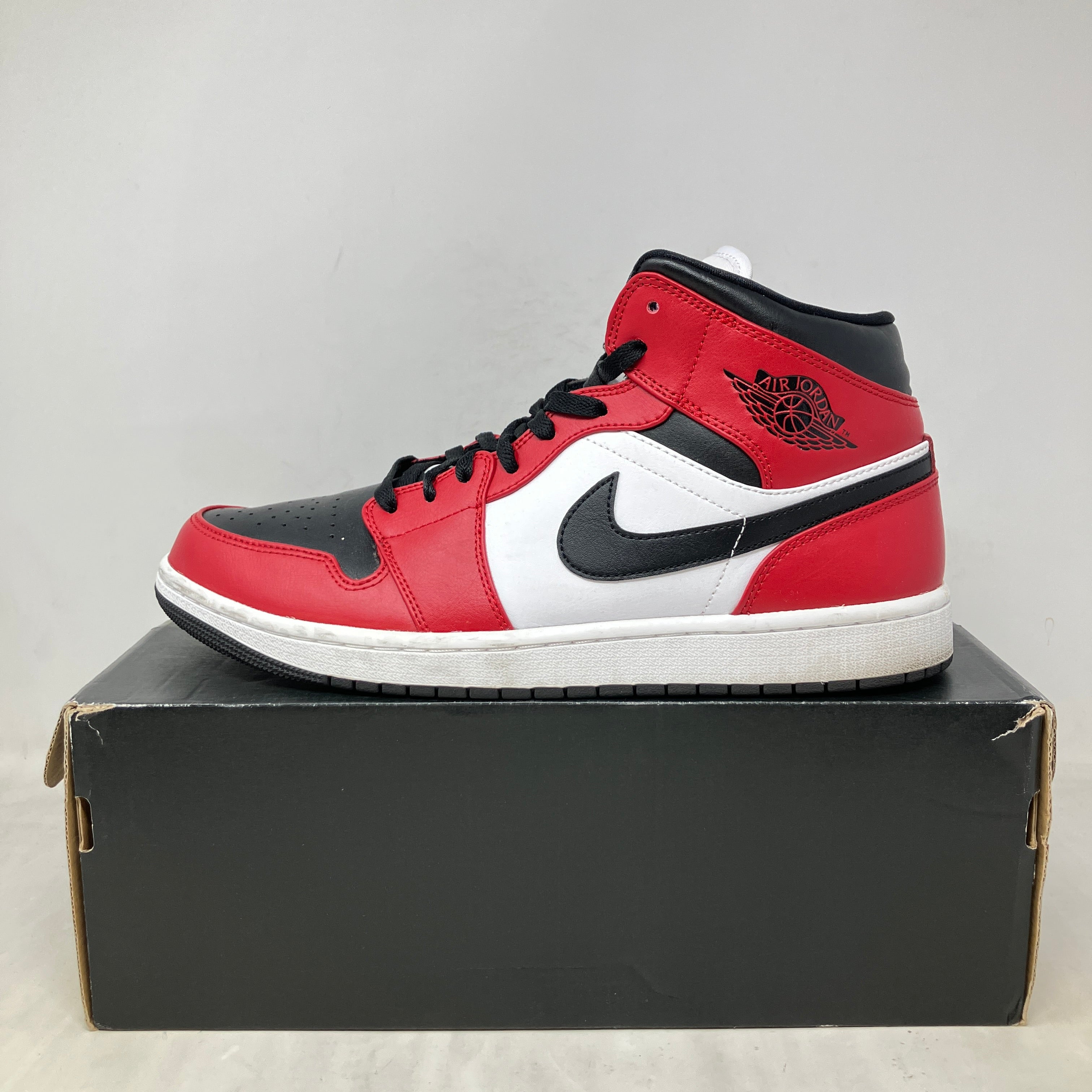 Jordan 1 Mid Chicago Toe