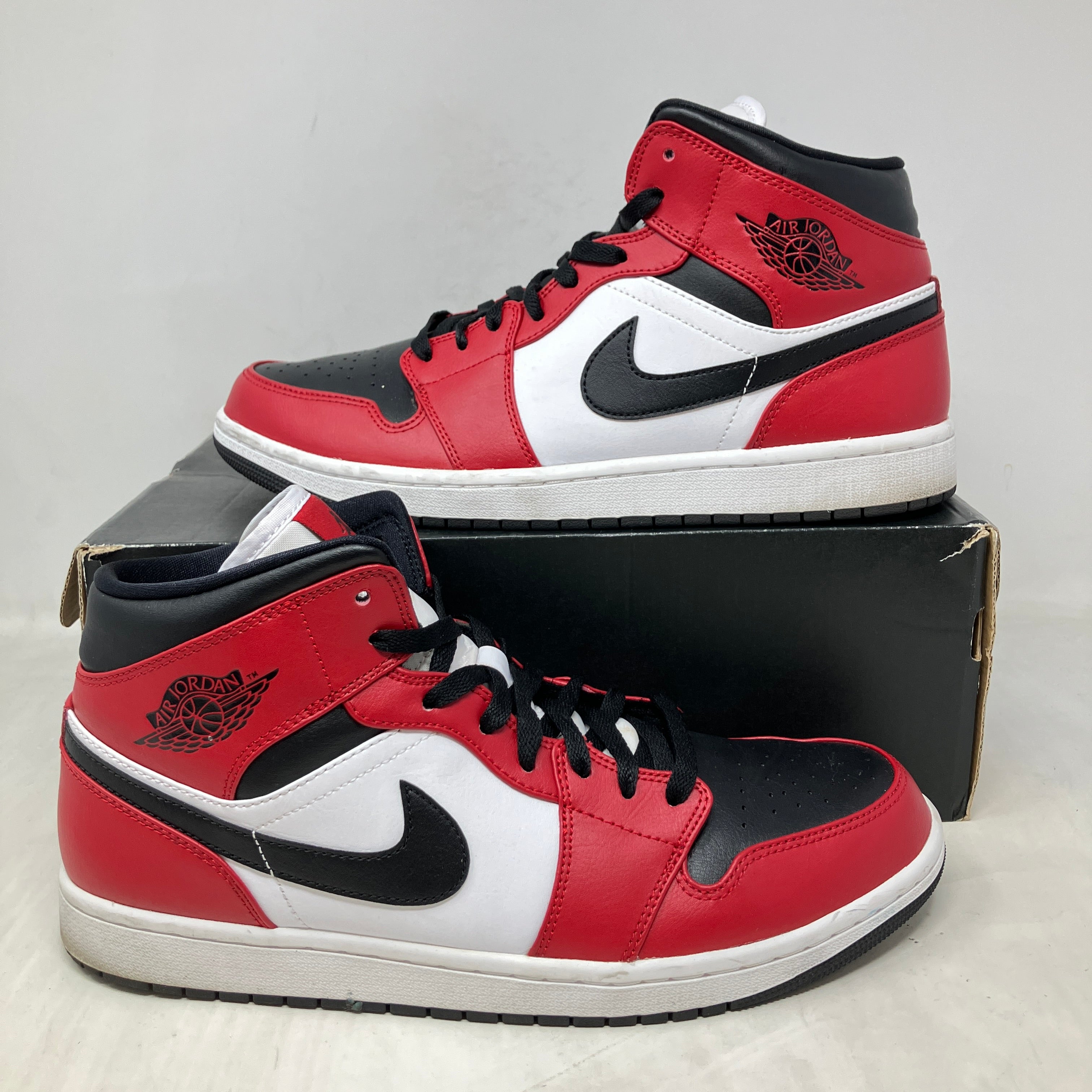 Jordan 1 Mid Chicago Toe